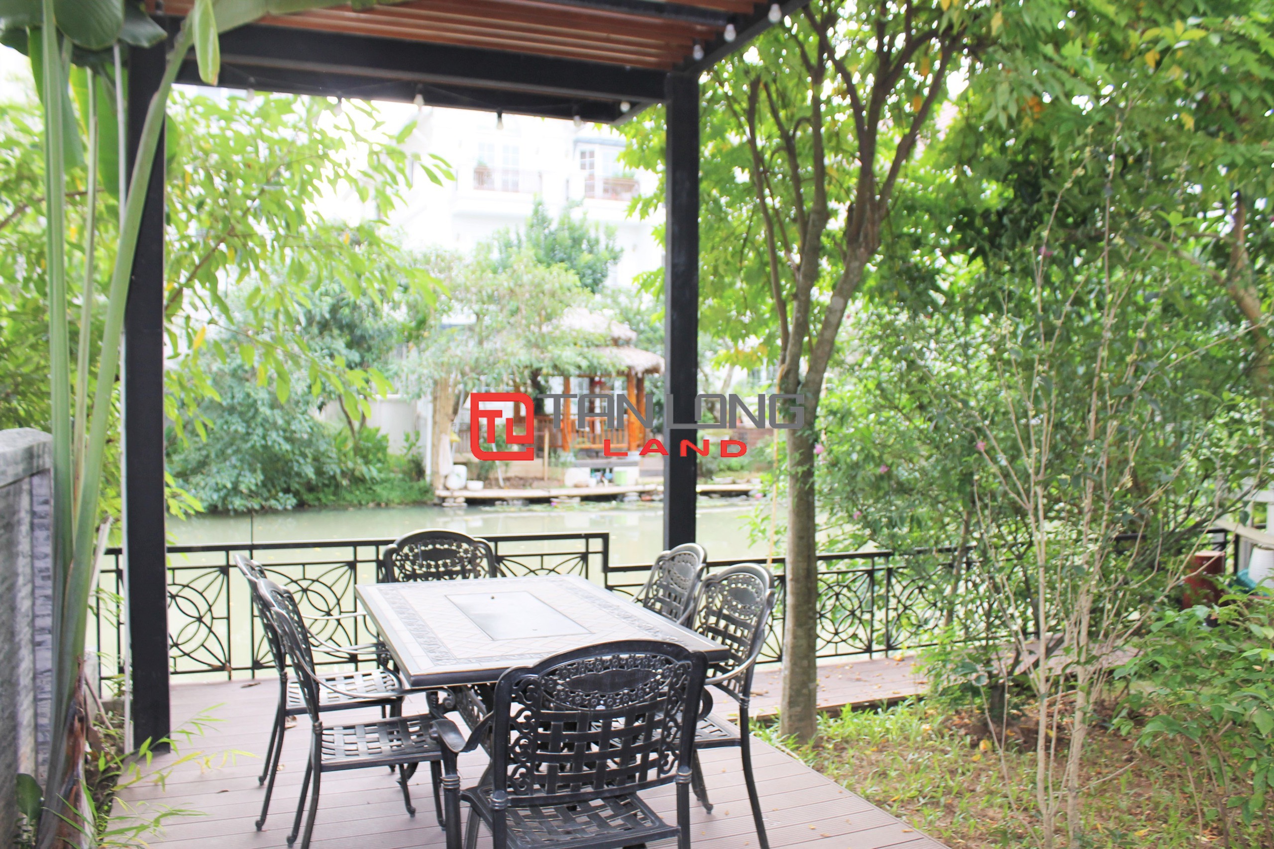 Cho thuê Biệt thự full nội thất 3 phòng ngủ gần trường quốc tế BIS tại Vinhomes Riverside Long Biên 6