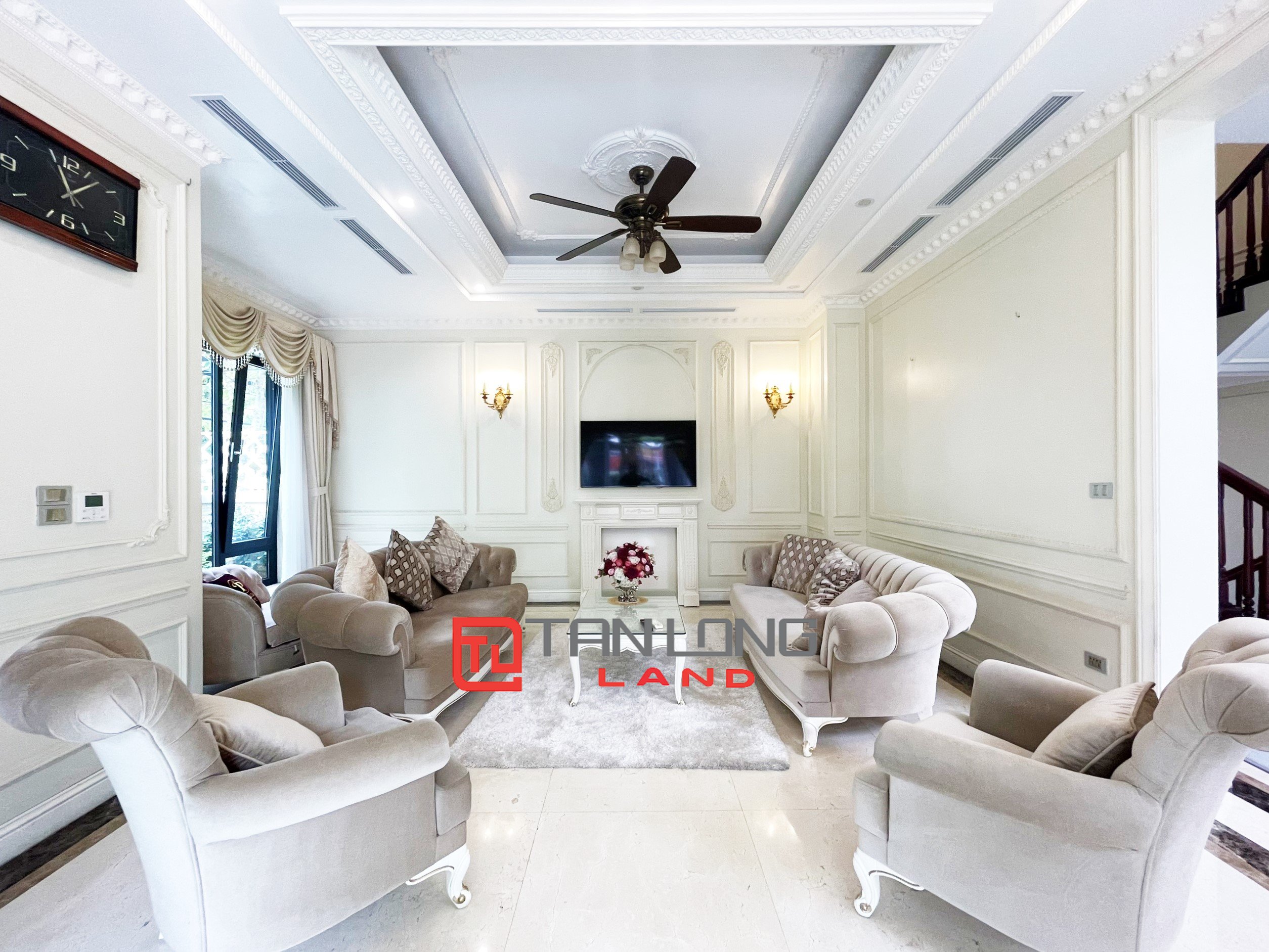 Cho thuê Biệt thự full nội thất 4 phòng ngủ gần trường BIS tại Vinhomes Riverside 3