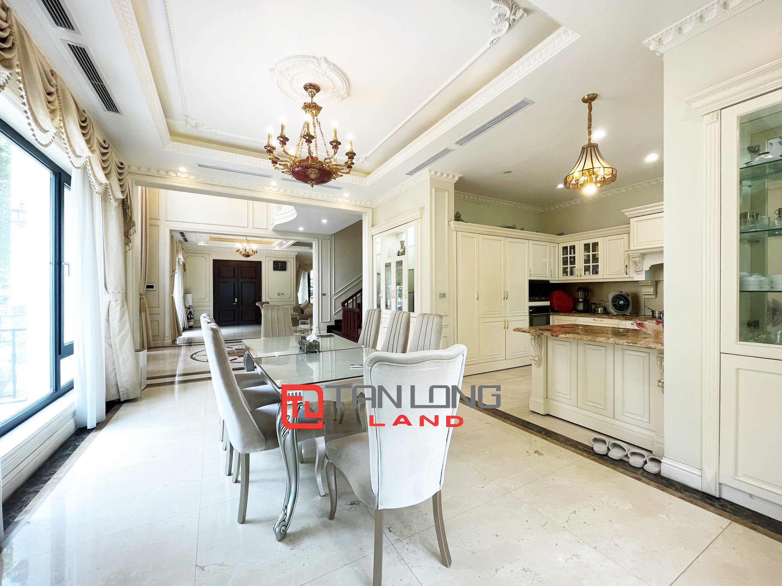 Cho thuê Biệt thự full nội thất 4 phòng ngủ gần trường BIS tại Vinhomes Riverside 6