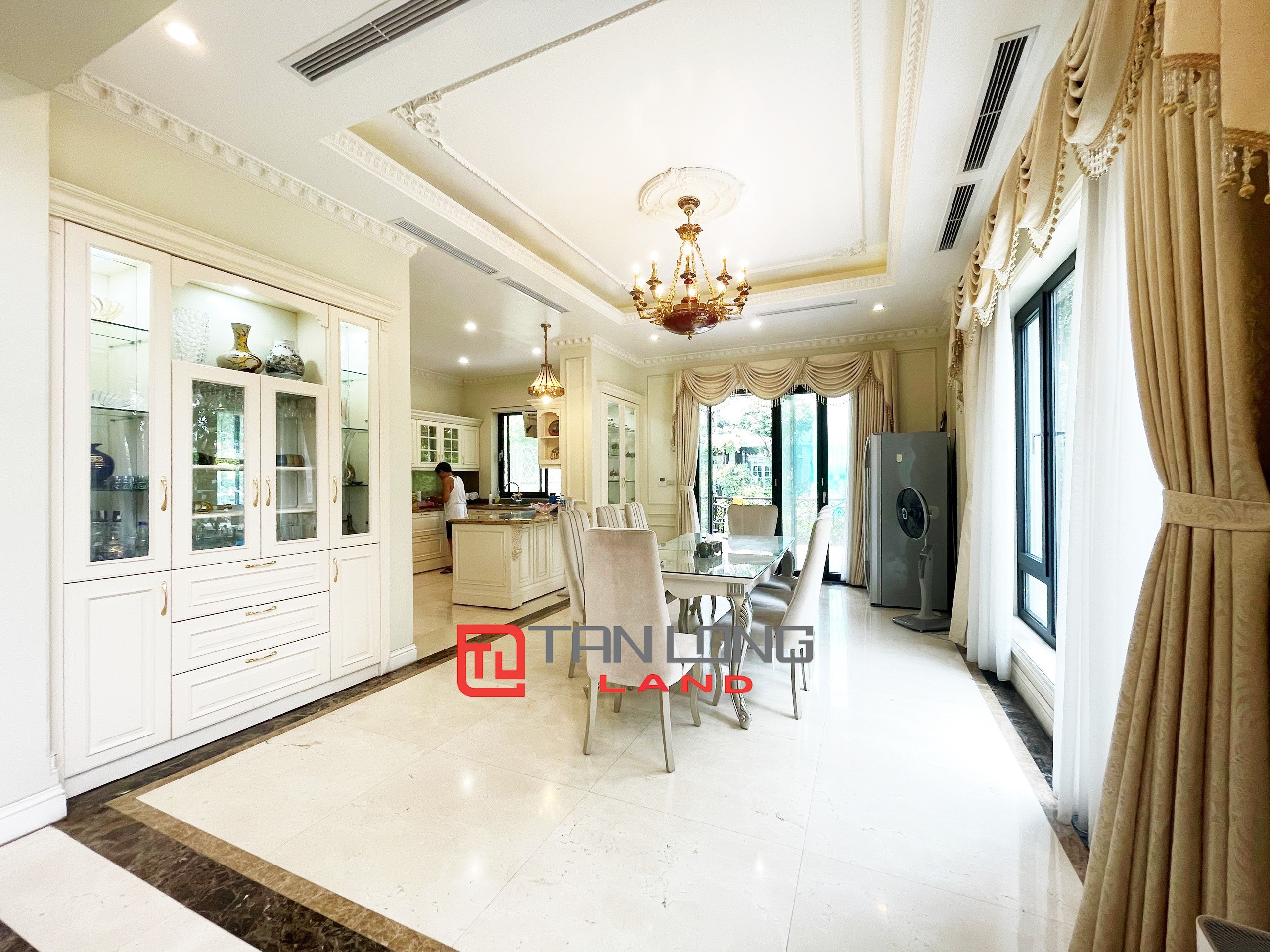 Cho thuê Biệt thự full nội thất 4 phòng ngủ gần trường BIS tại Vinhomes Riverside 7