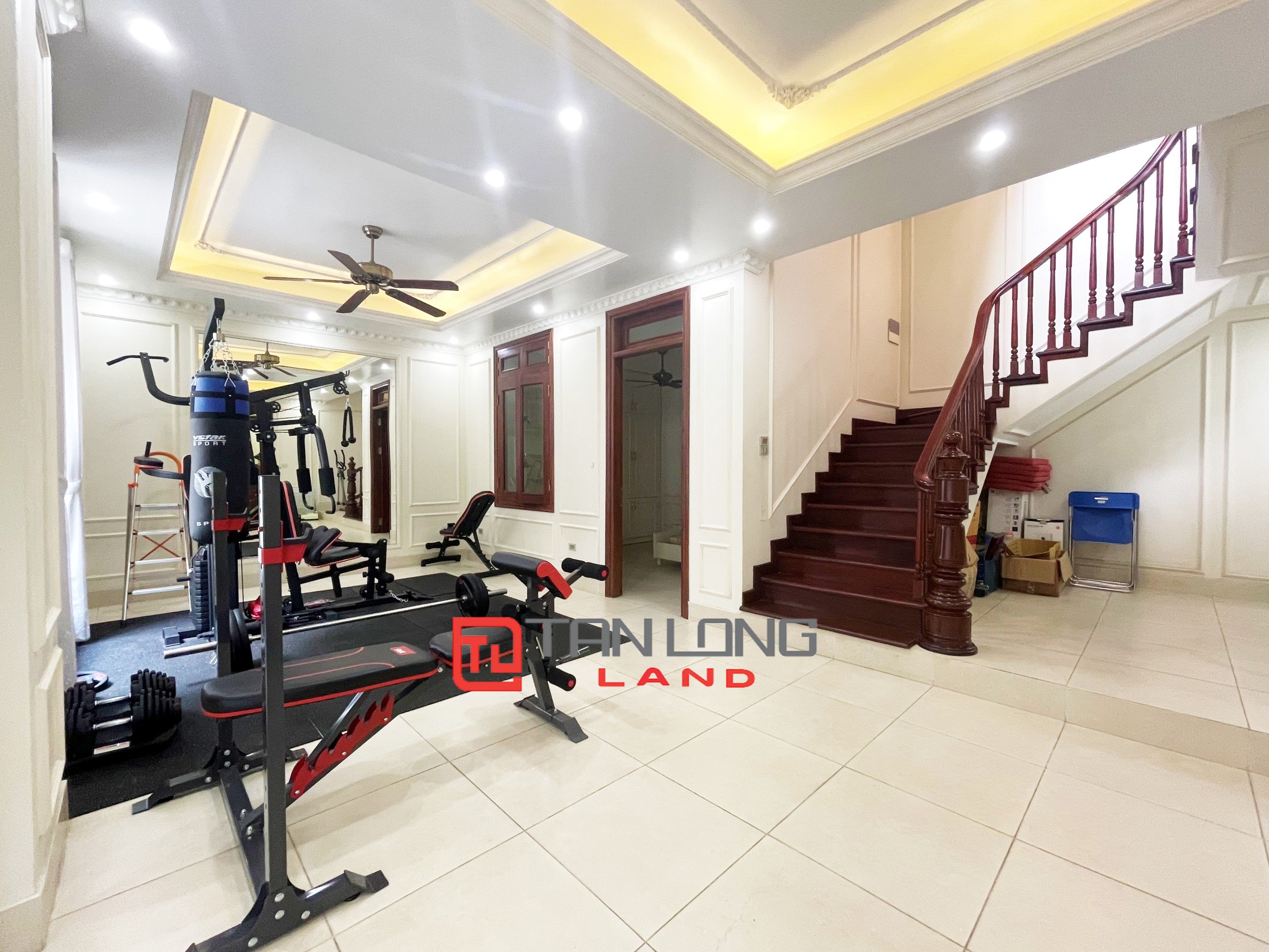 Cho thuê Biệt thự full nội thất 4 phòng ngủ gần trường BIS tại Vinhomes Riverside 11