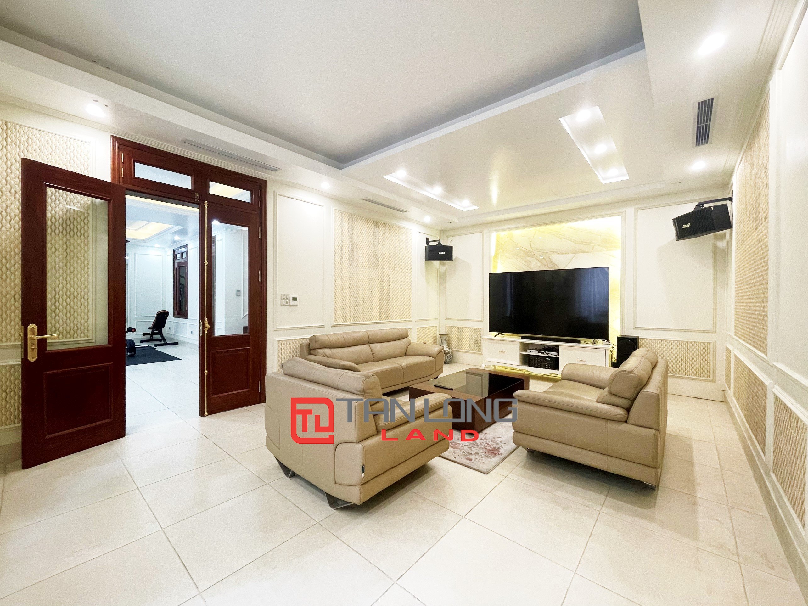 Cho thuê Biệt thự full nội thất 4 phòng ngủ gần trường BIS tại Vinhomes Riverside 13