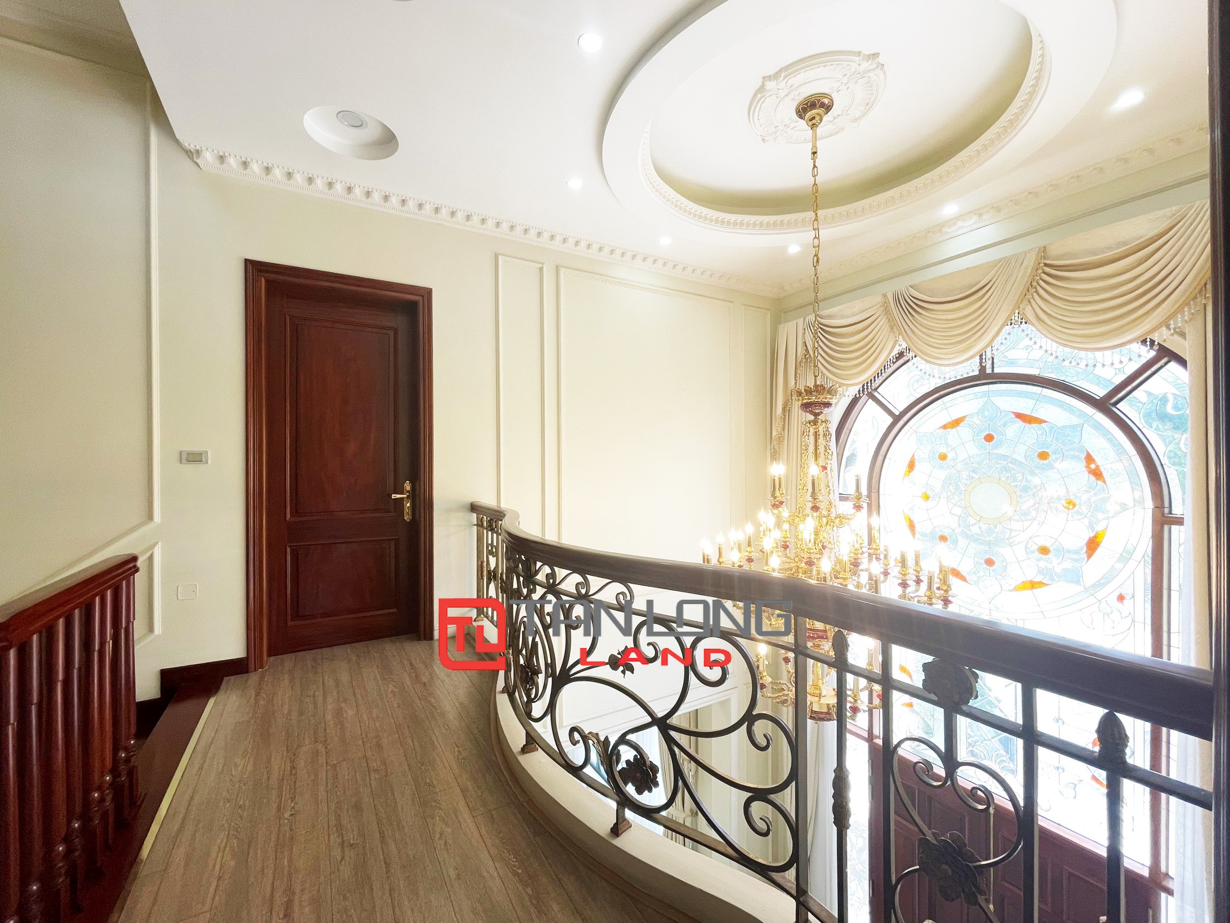 Cho thuê Biệt thự full nội thất 4 phòng ngủ gần trường BIS tại Vinhomes Riverside 14
