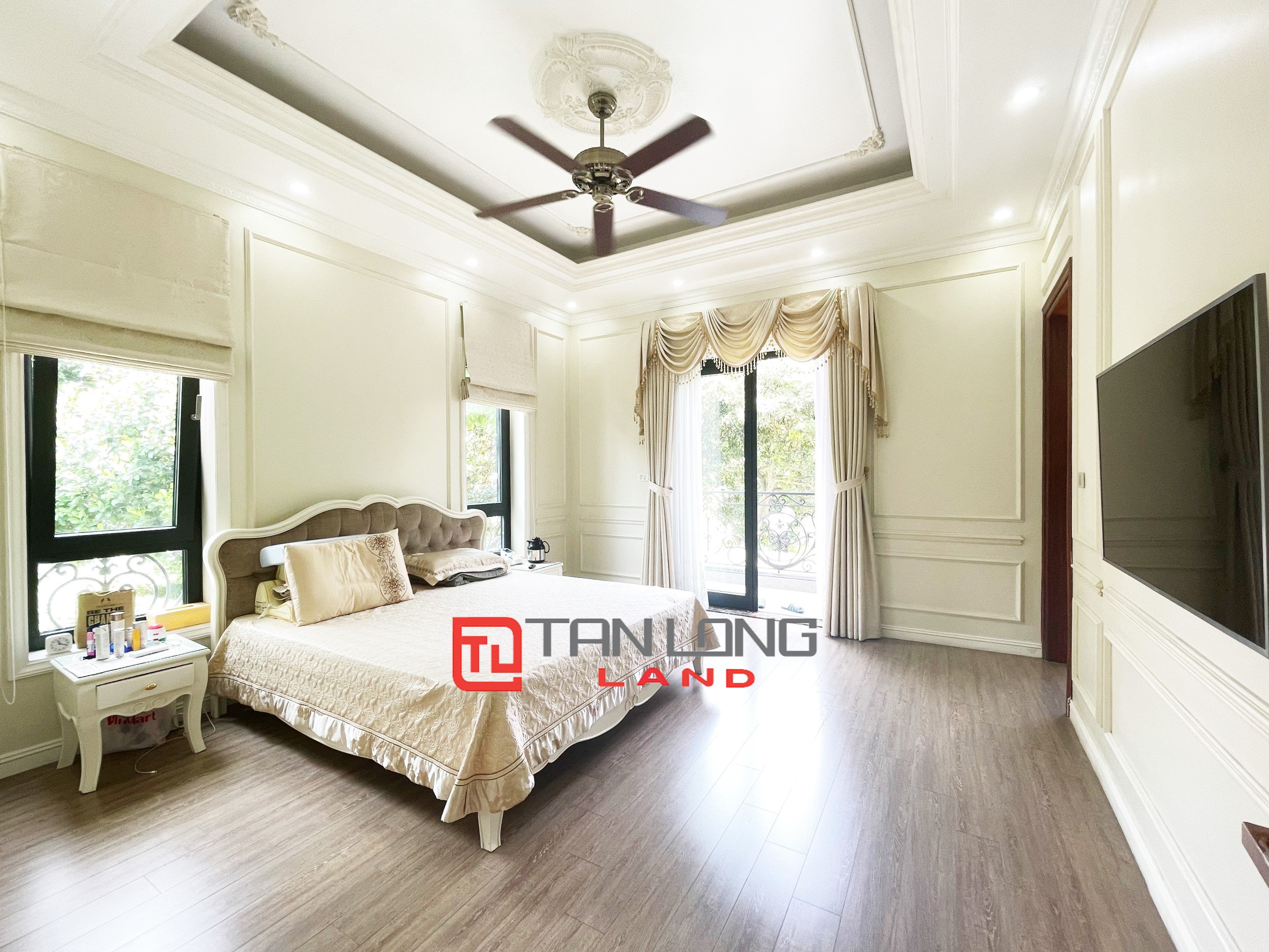 Cho thuê Biệt thự full nội thất 4 phòng ngủ gần trường BIS tại Vinhomes Riverside 15