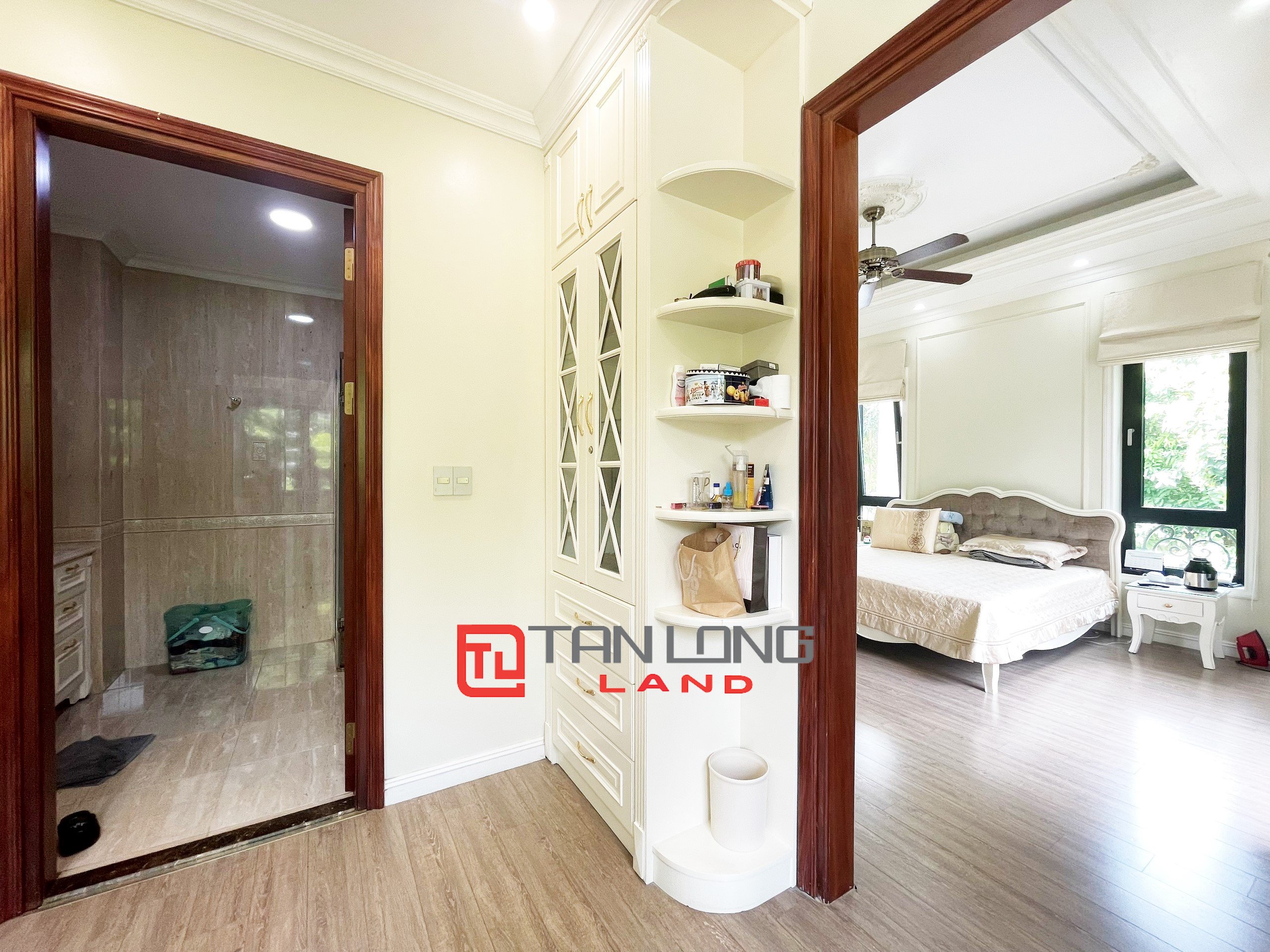 Cho thuê Biệt thự full nội thất 4 phòng ngủ gần trường BIS tại Vinhomes Riverside 16