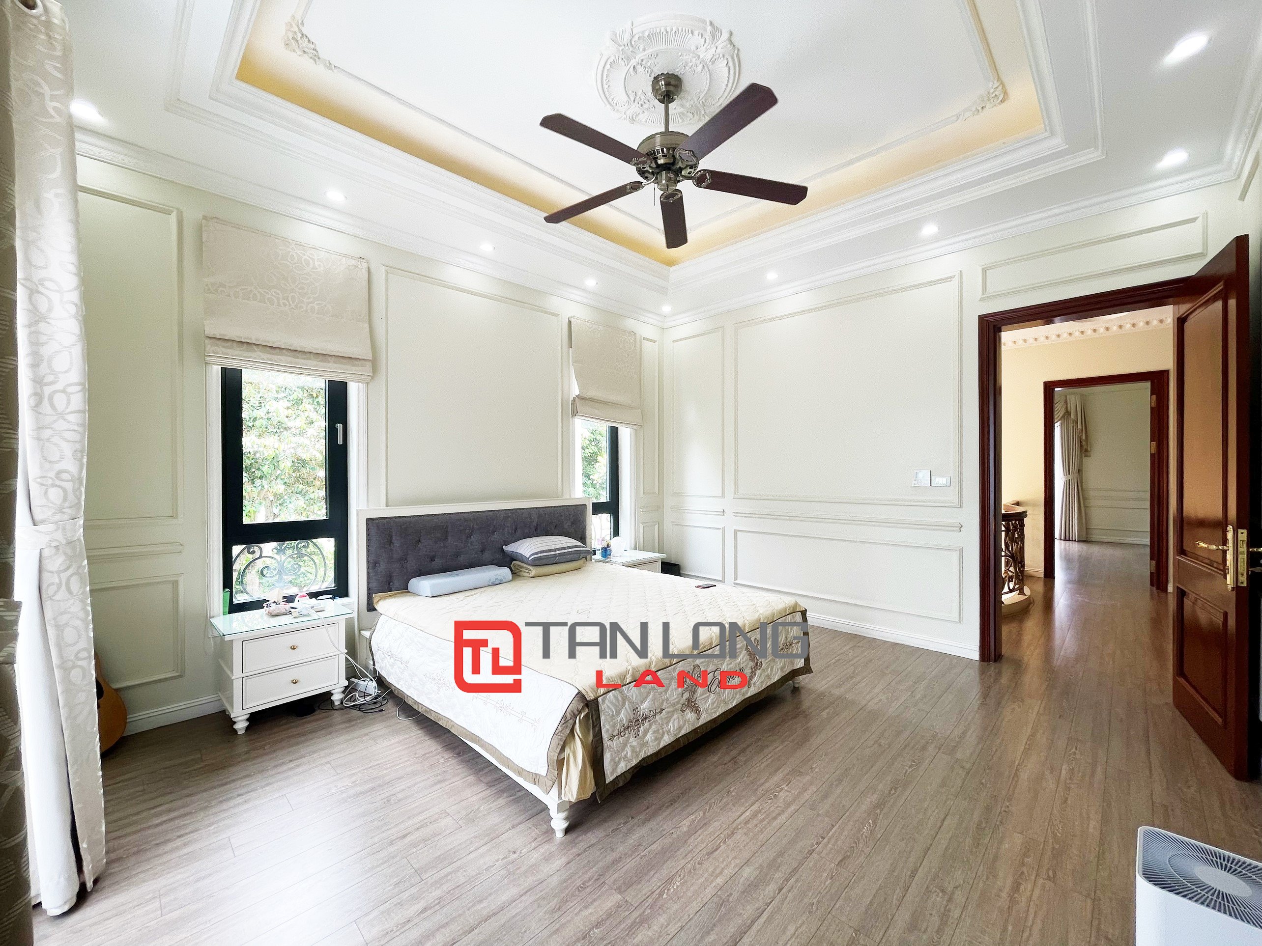 Cho thuê Biệt thự full nội thất 4 phòng ngủ gần trường BIS tại Vinhomes Riverside 19
