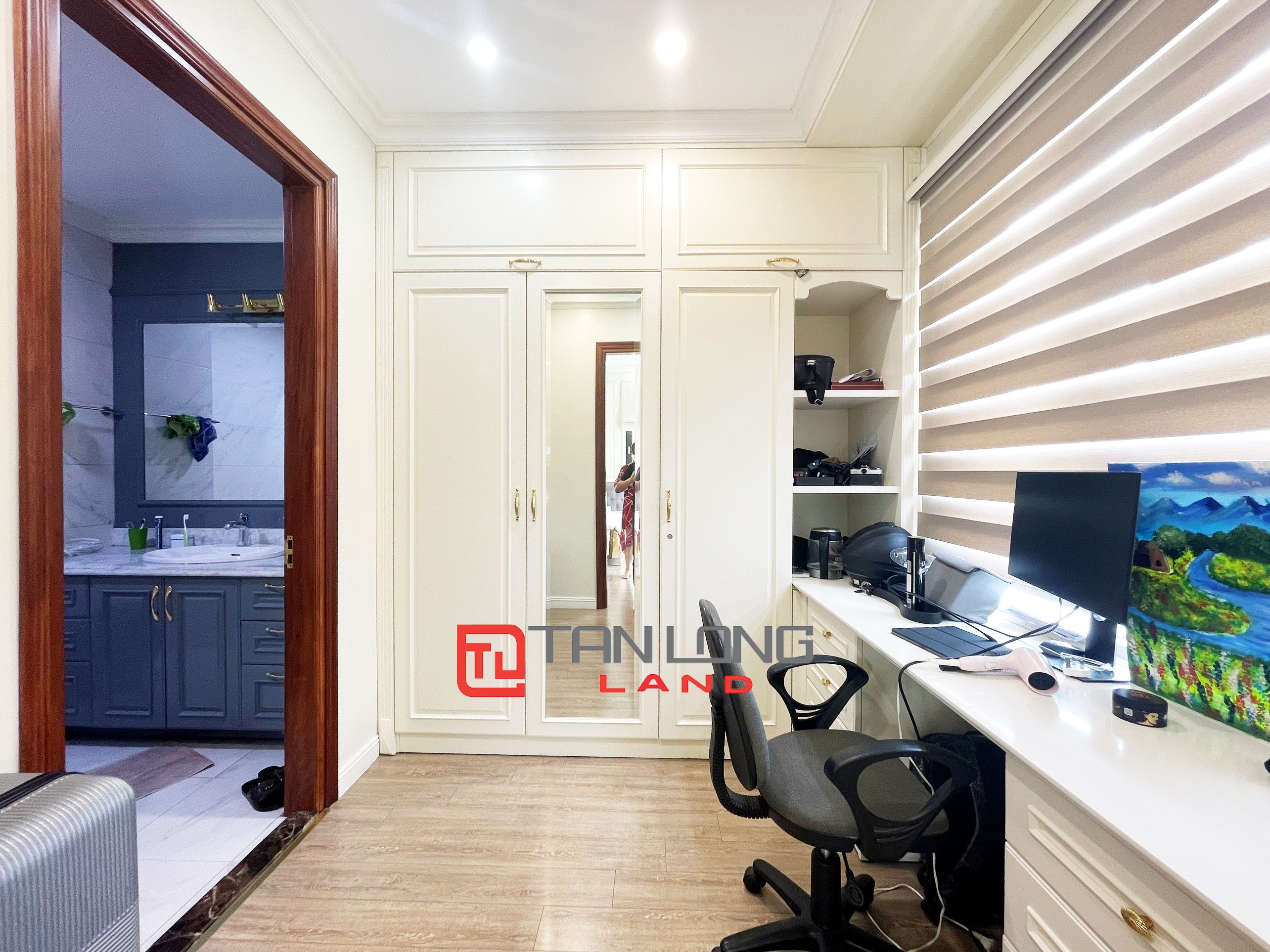 Cho thuê Biệt thự full nội thất 4 phòng ngủ gần trường BIS tại Vinhomes Riverside 20