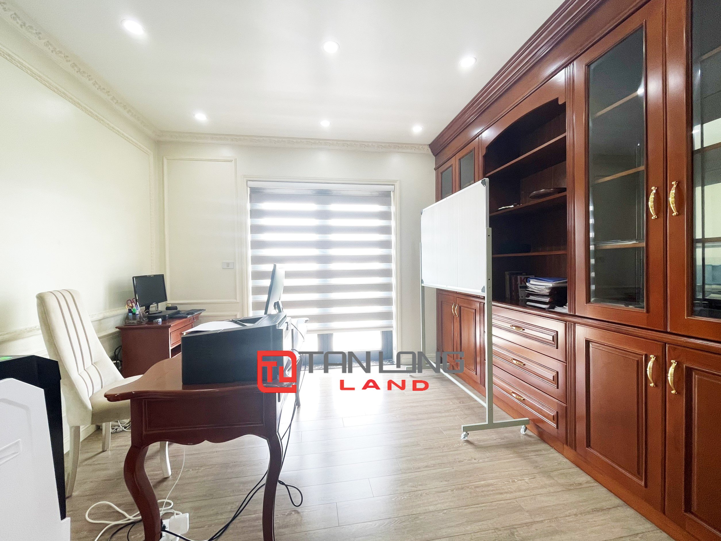 Cho thuê Biệt thự full nội thất 4 phòng ngủ gần trường BIS tại Vinhomes Riverside 23