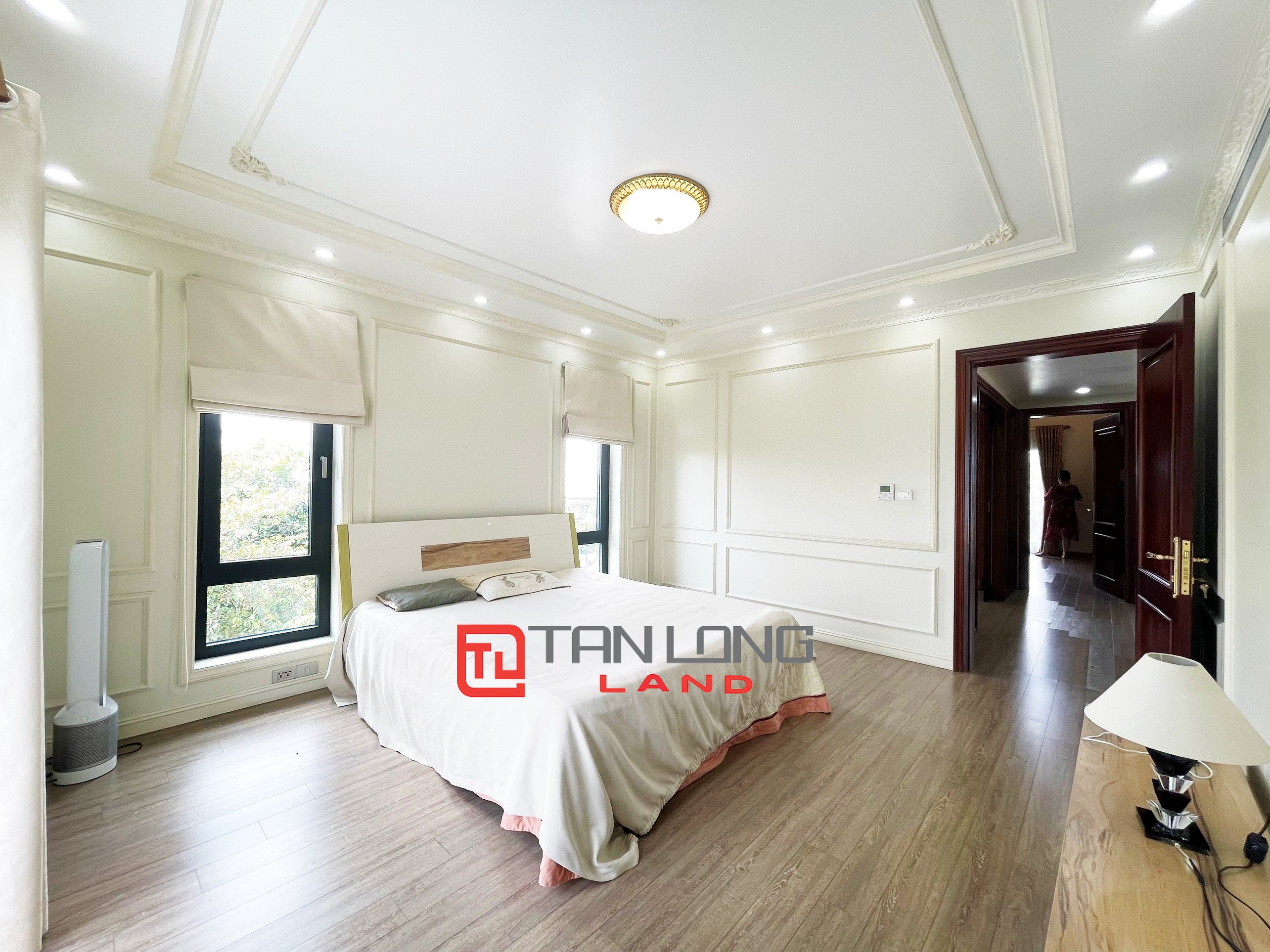 Cho thuê Biệt thự full nội thất 4 phòng ngủ gần trường BIS tại Vinhomes Riverside 24