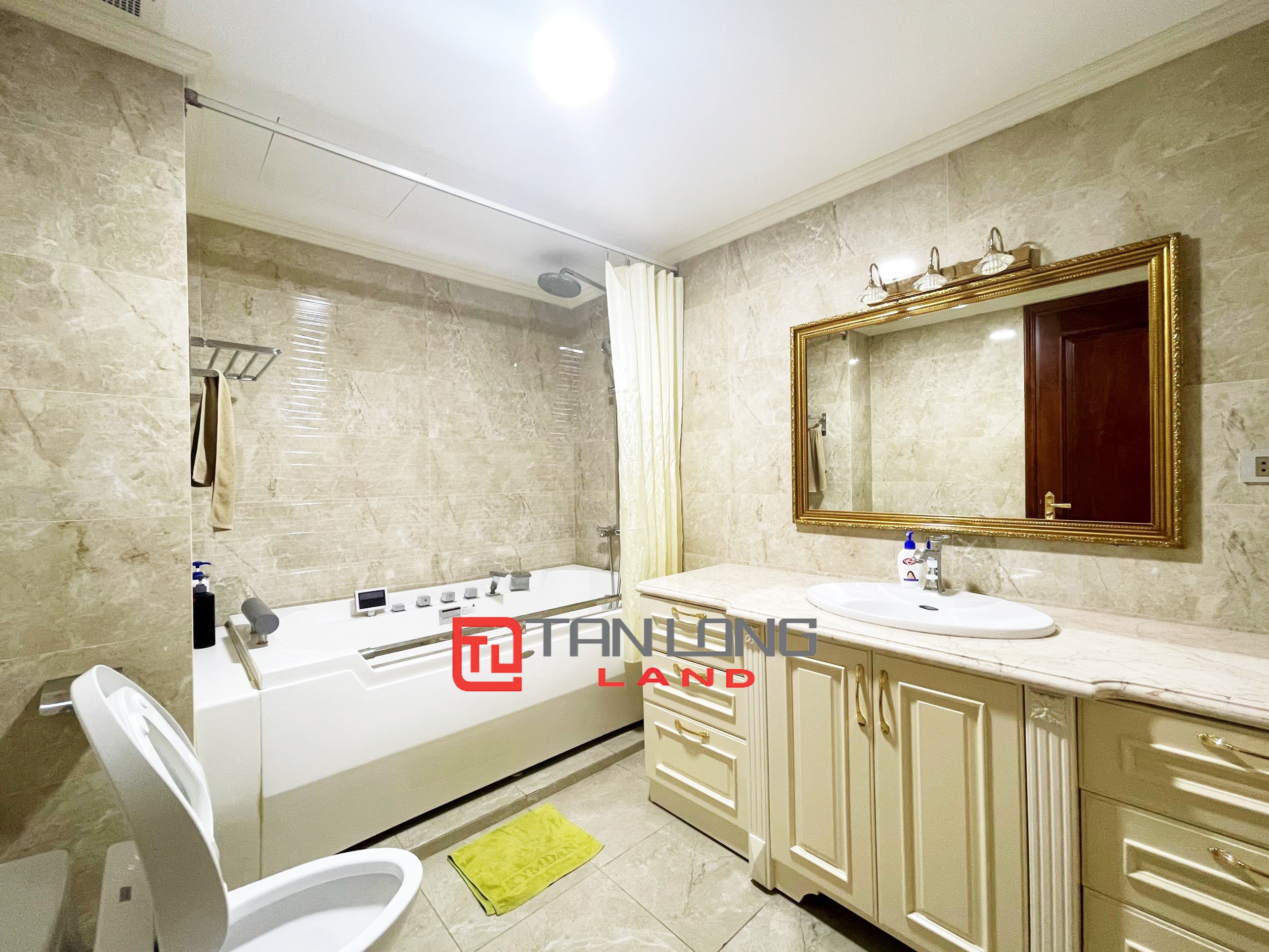 Cho thuê Biệt thự full nội thất 4 phòng ngủ gần trường BIS tại Vinhomes Riverside 25