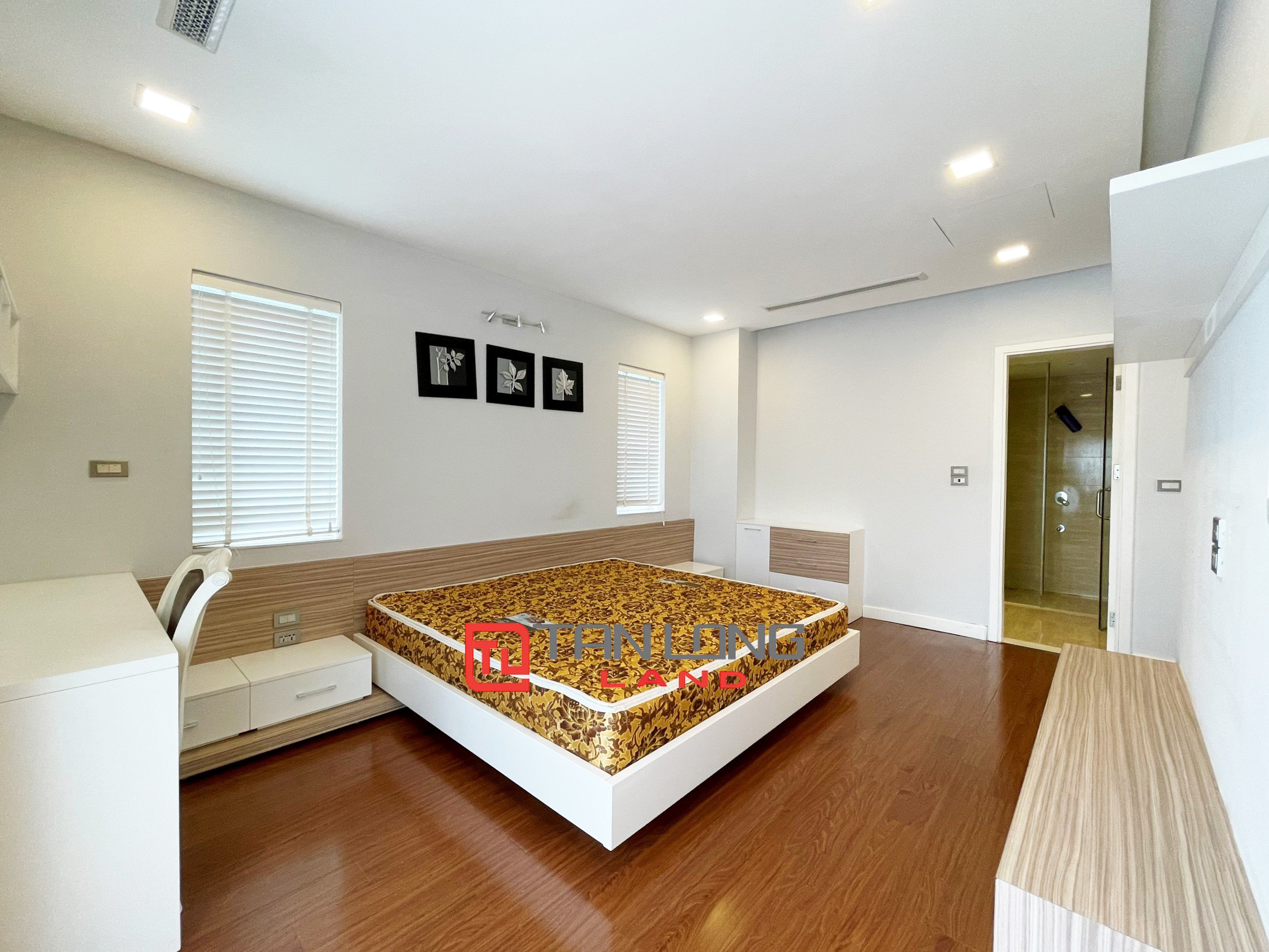 Cho thuê Biệt thự full nội thất hiện đại giá hợp lý tại Vinhomes Riverside 12