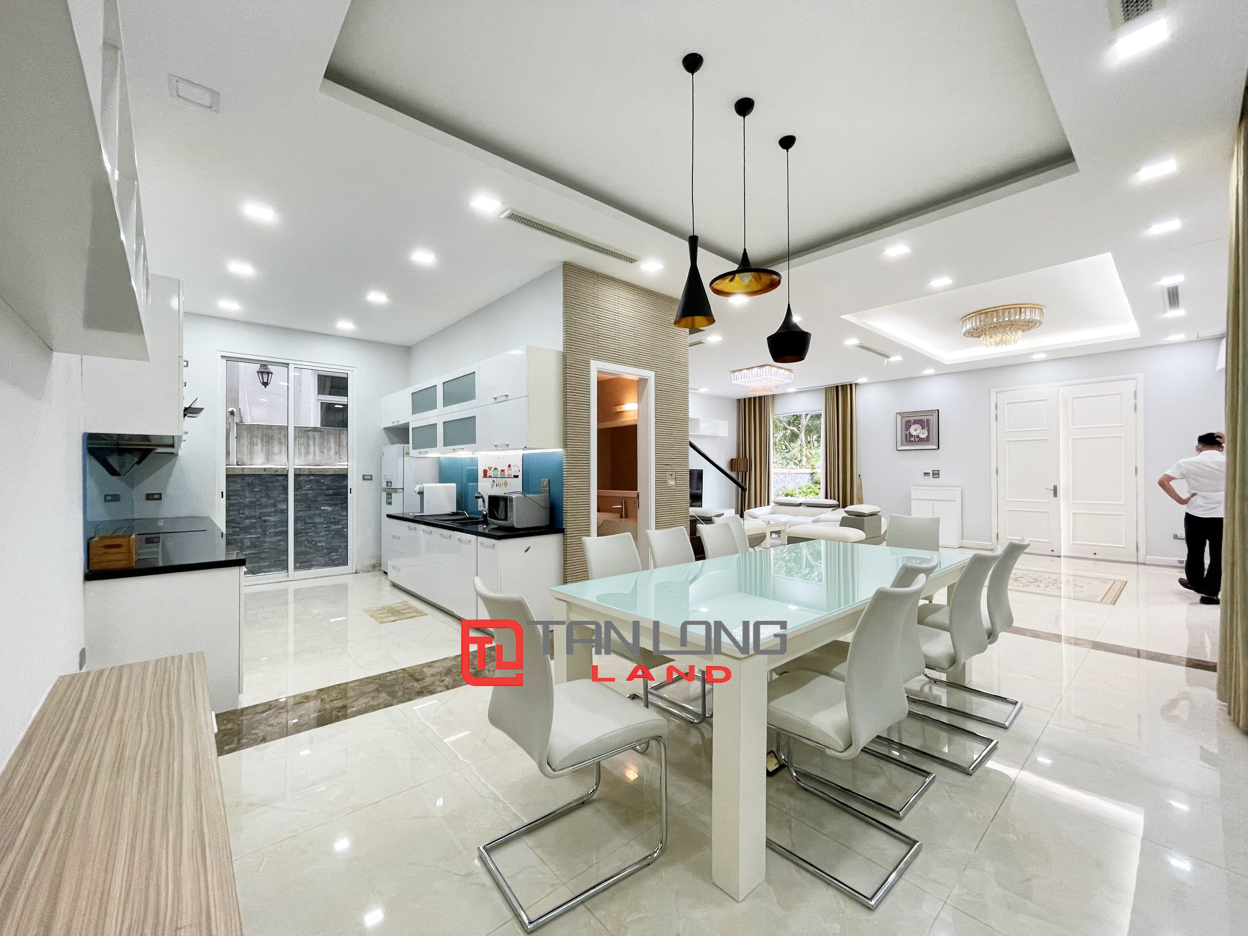 Cho thuê Biệt thự full nội thất hiện đại giá hợp lý tại Vinhomes Riverside 3