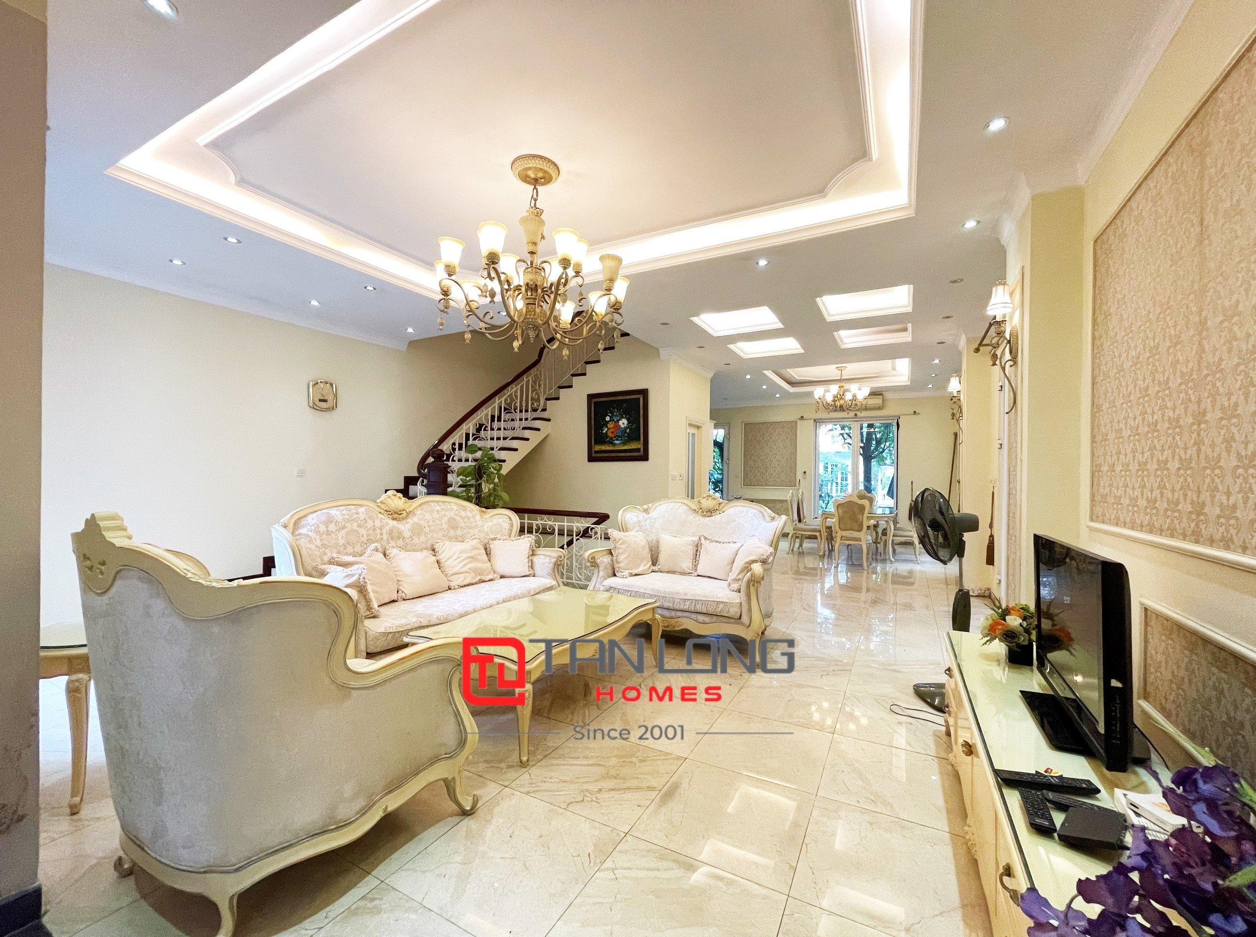 Cho thuê biệt thự Hoa Lan cạnh cổng trường học BIS Vinhomes Riverside 1
