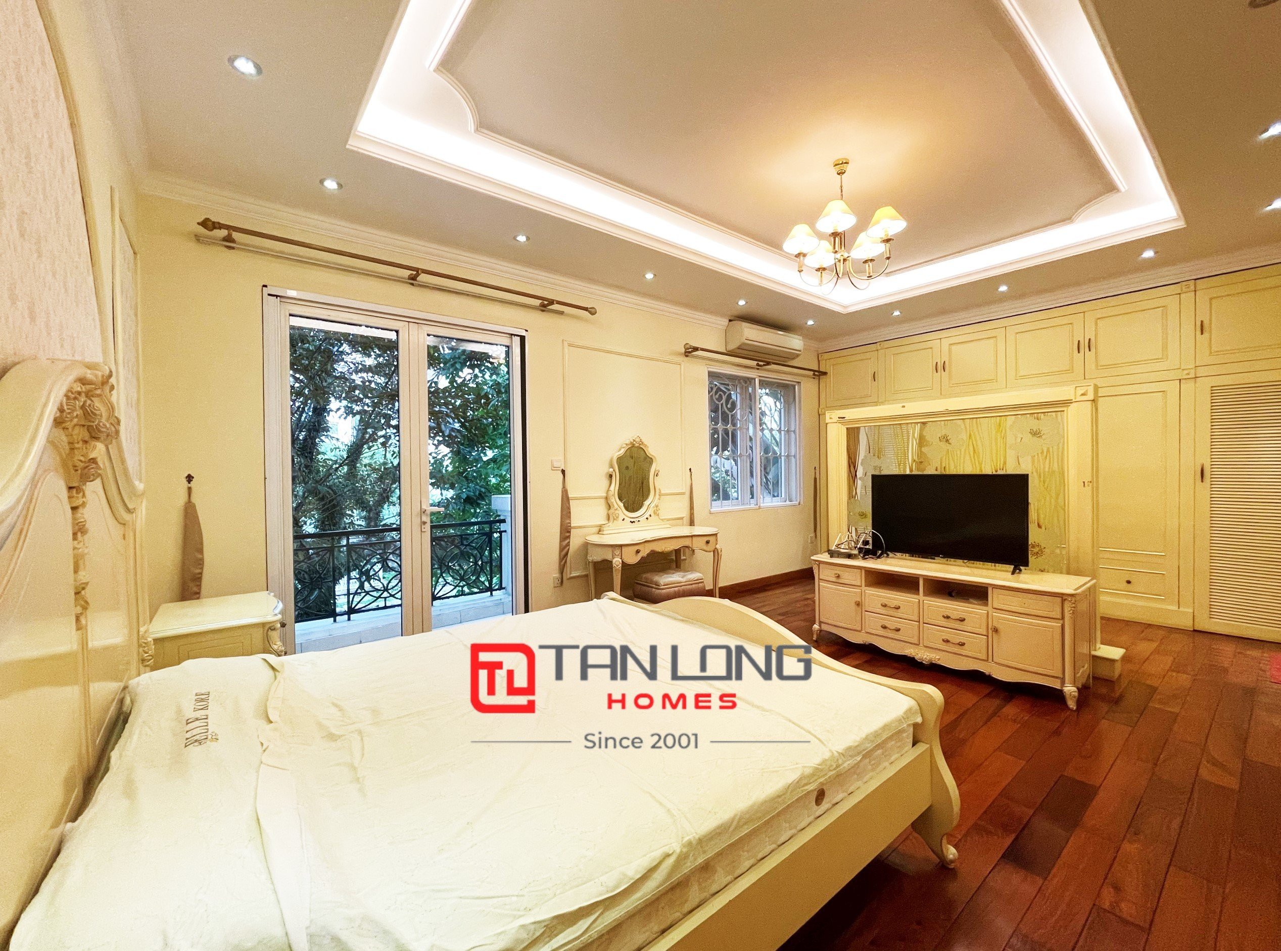 Cho thuê biệt thự Hoa Lan cạnh cổng trường học BIS Vinhomes Riverside 6