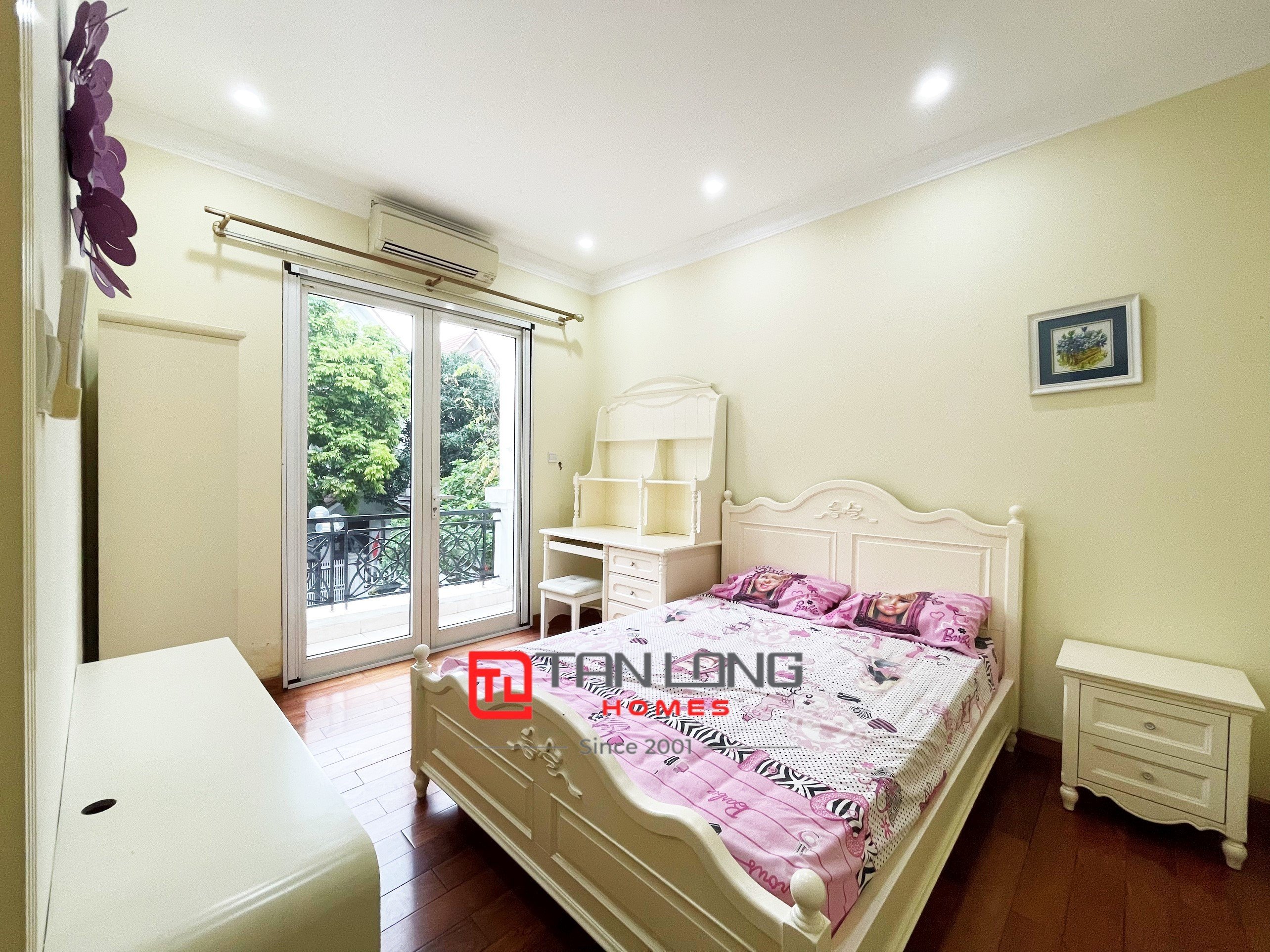 Cho thuê biệt thự Hoa Lan cạnh cổng trường học BIS Vinhomes Riverside 9
