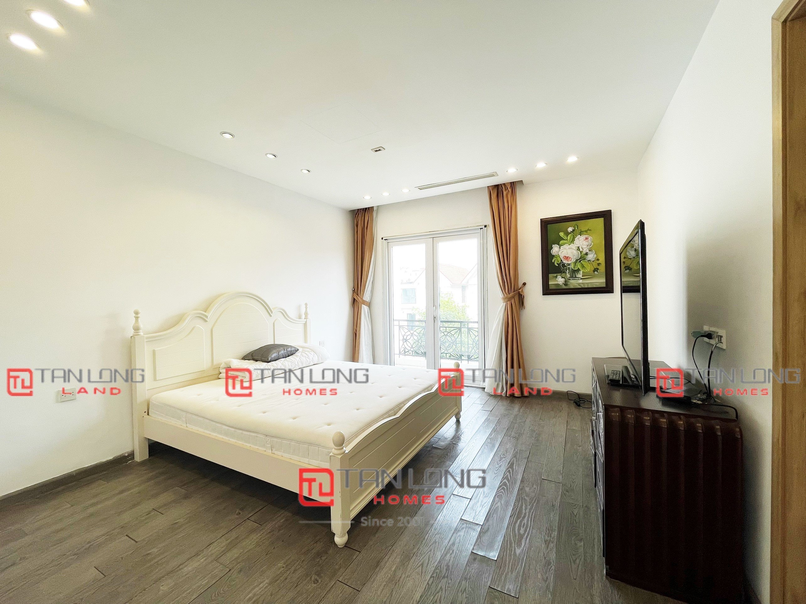 Cho thuê biệt thự Hoa Phượng 6 có hầm Vinhomes Riverside 11