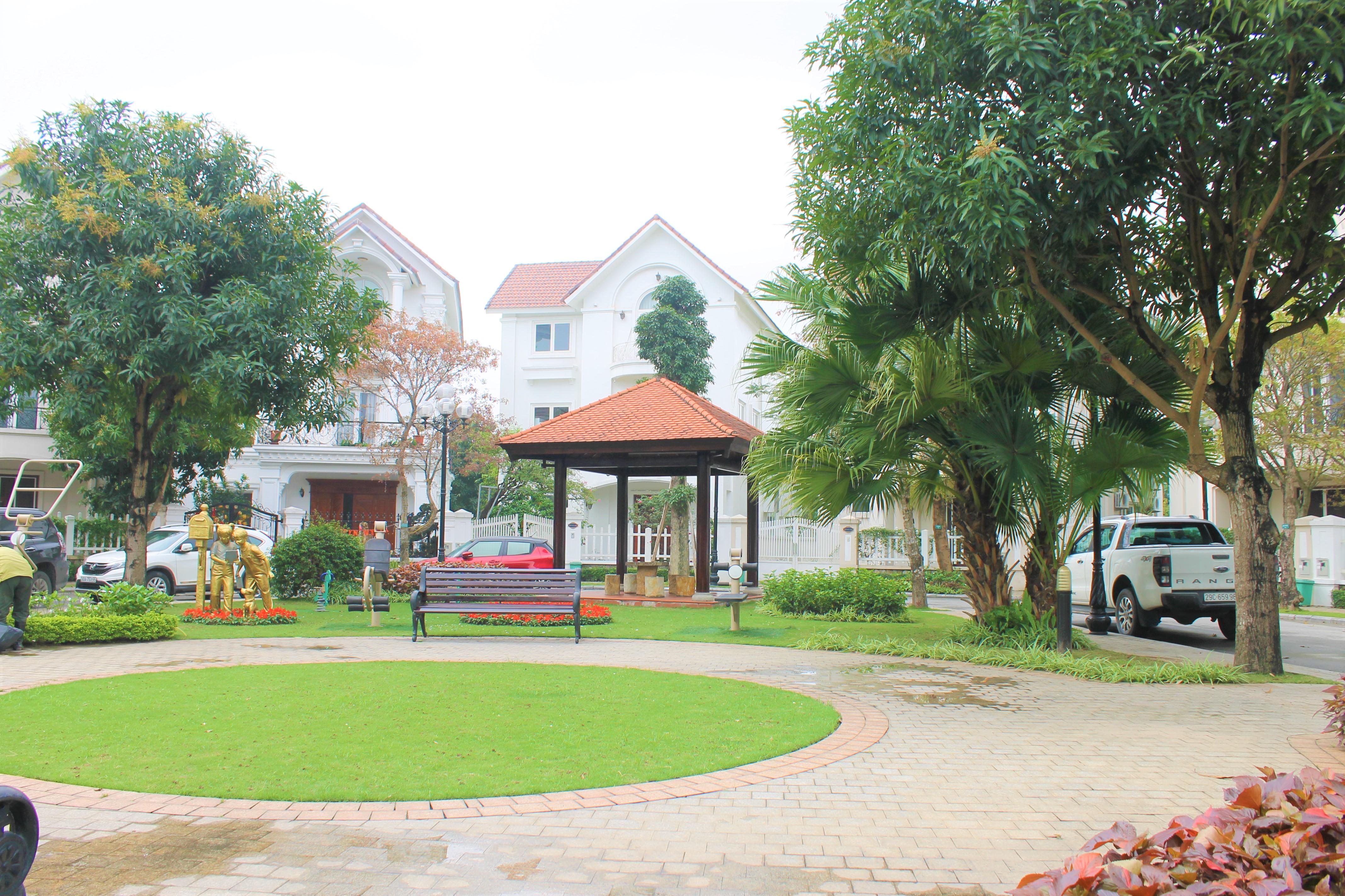 Cho thuê biệt thự Hoa Sữa đẹp sân vườn rộng Vinhomes Riverside Long Biên 1