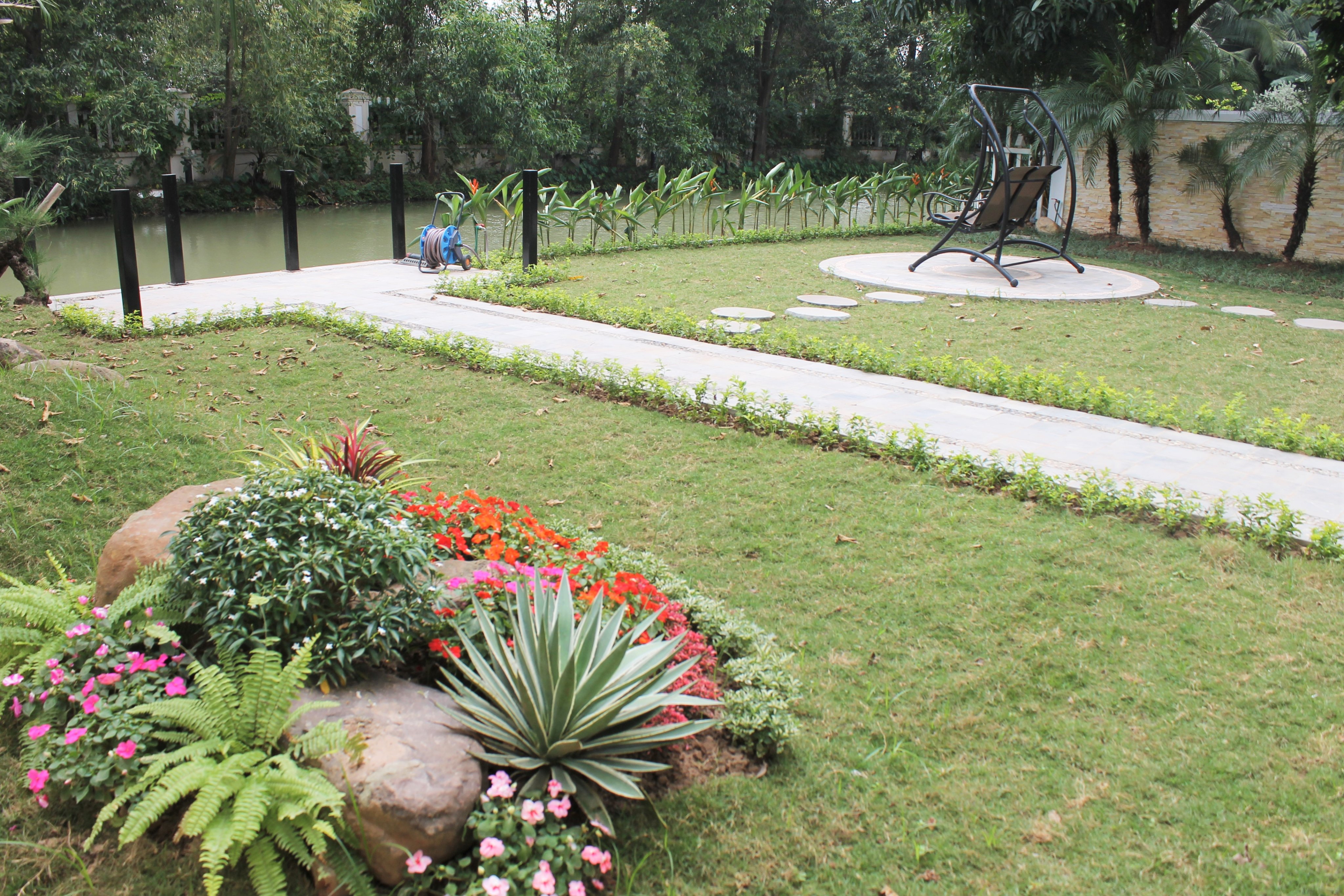 Cho thuê biệt thự Hoa Sữa đẹp sân vườn rộng Vinhomes Riverside Long Biên 4
