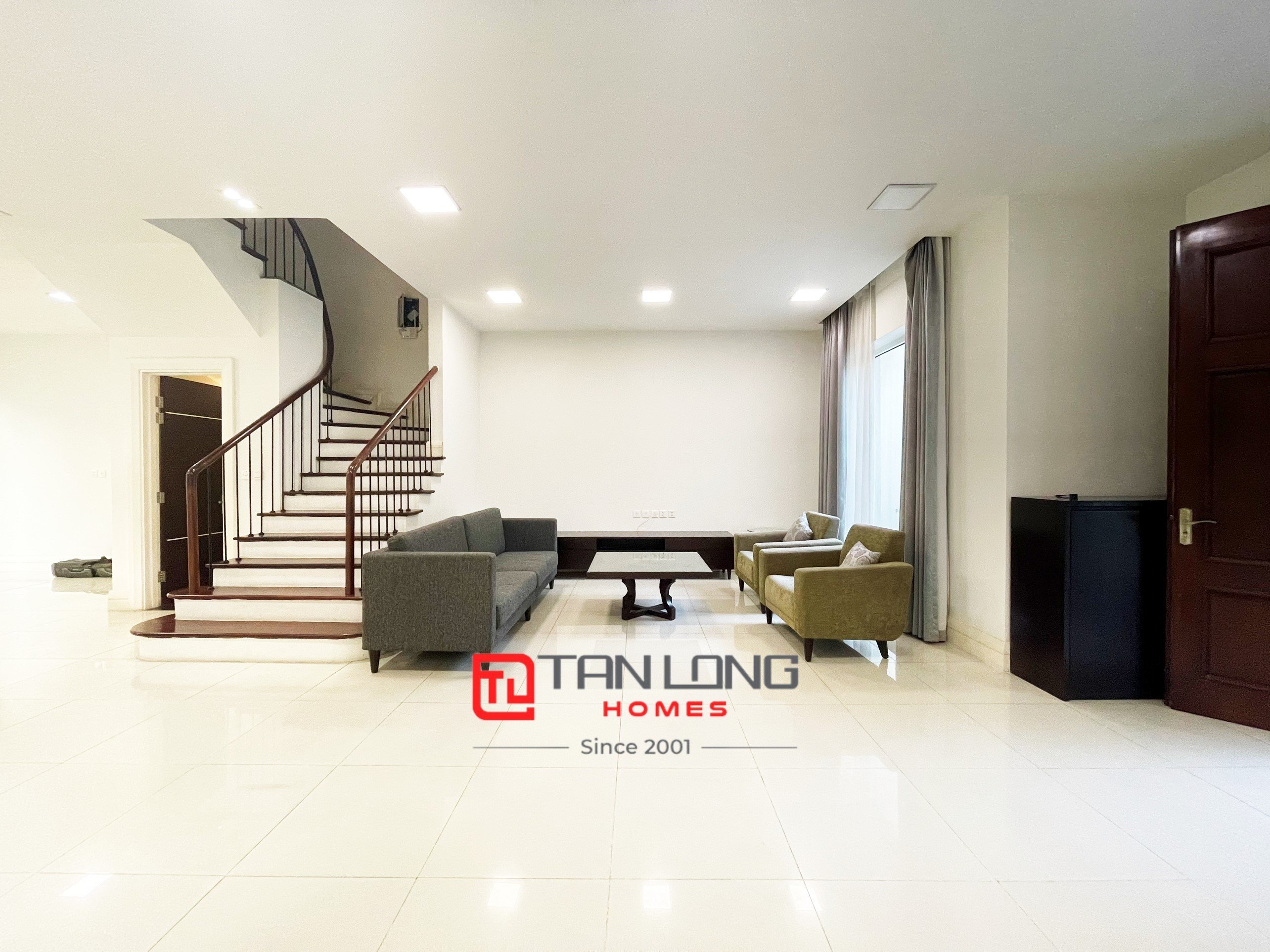 Cho thuê biệt thự hướng Đông Nam giá rẻ Vinhomes Riverside 2