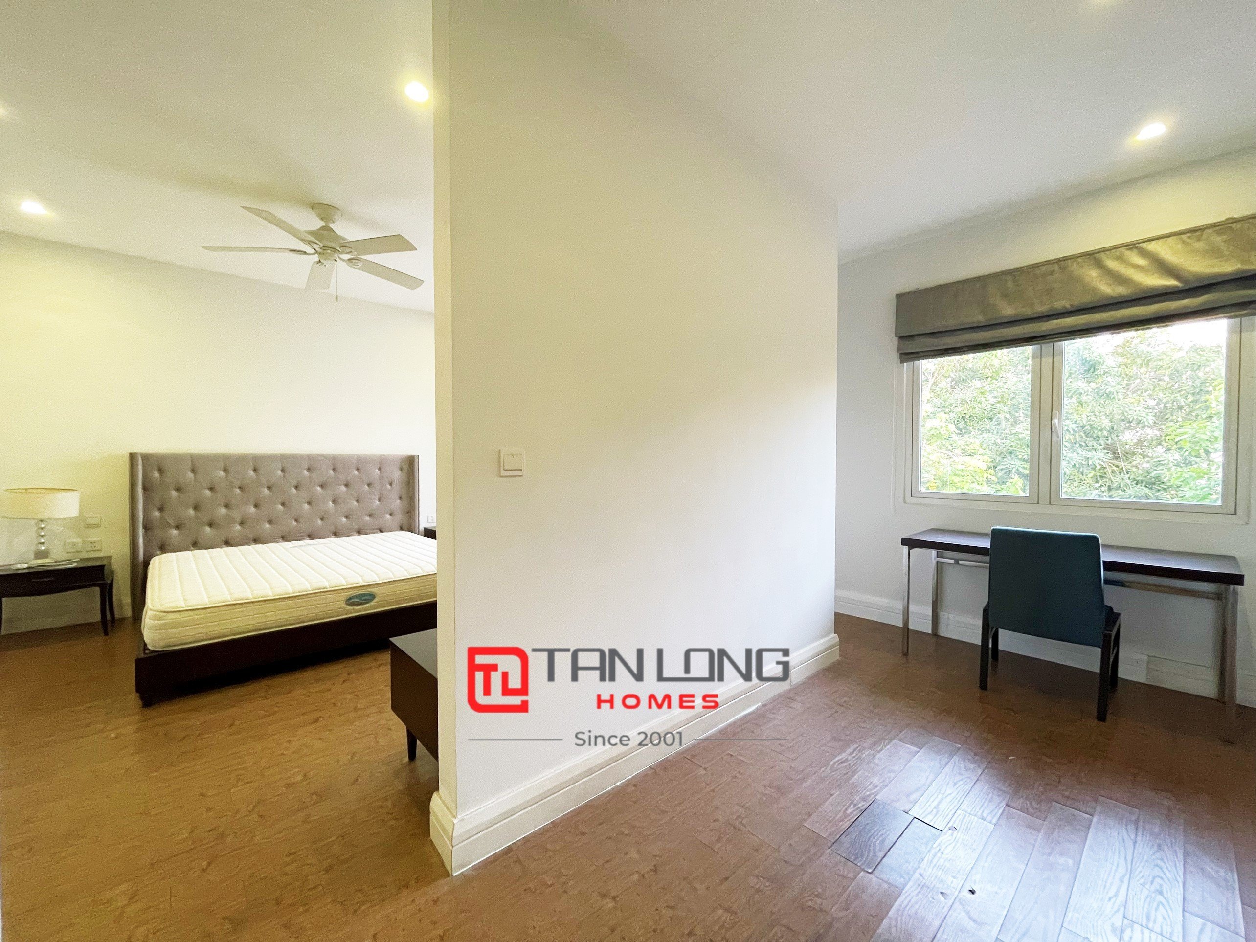 Cho thuê biệt thự hướng Đông Nam giá rẻ Vinhomes Riverside 5