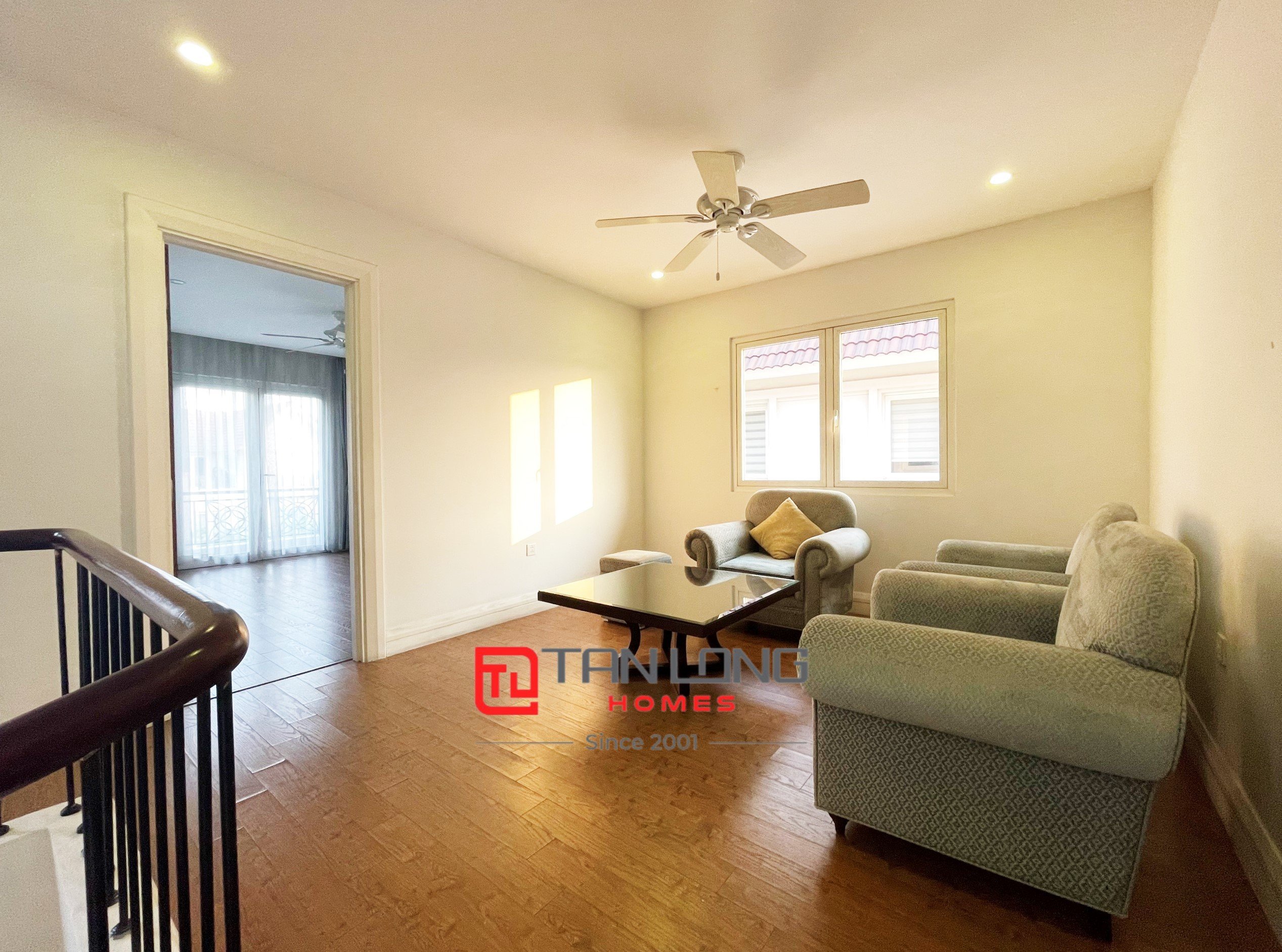 Cho thuê biệt thự hướng Đông Nam giá rẻ Vinhomes Riverside 9
