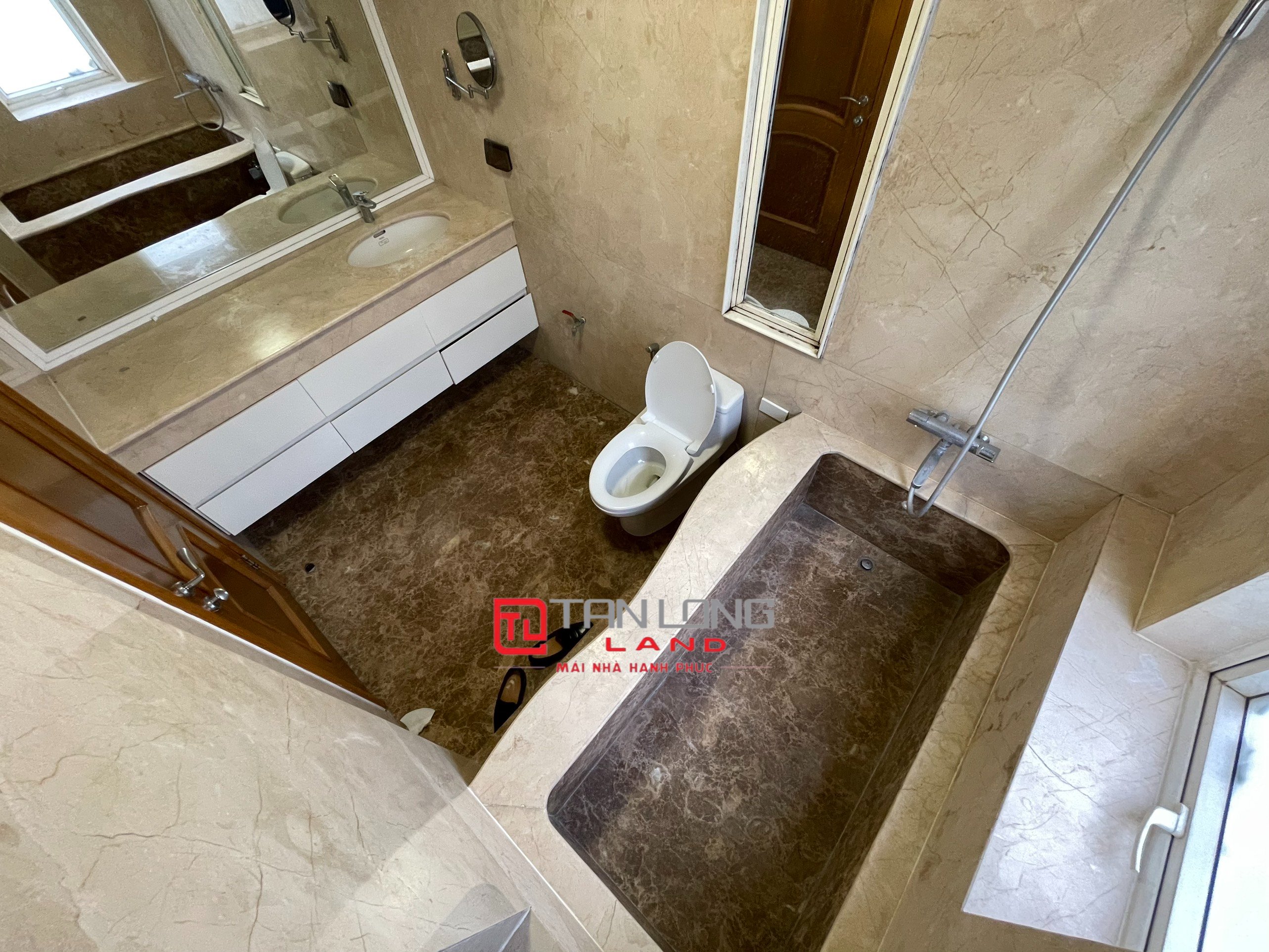 Cho thuê biệt thự không đồ 5 phòng ngủ cạnh BIS School Vinhomes Riverisde 10