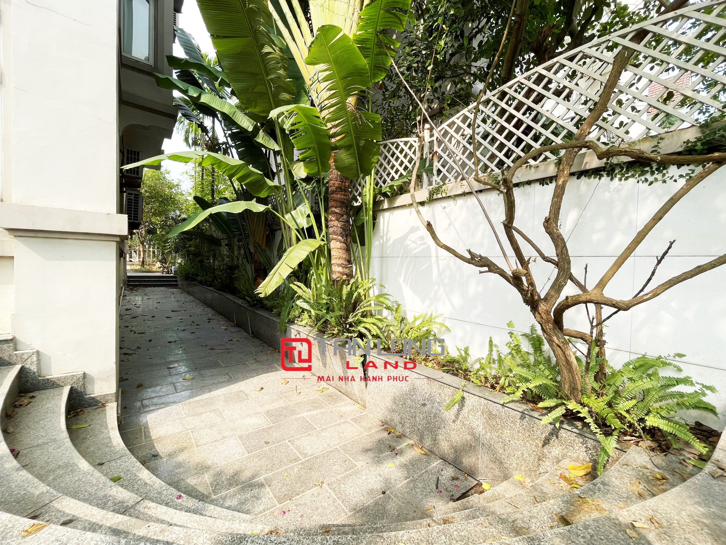Cho thuê biệt thự không đồ 5 phòng ngủ cạnh BIS School Vinhomes Riverisde 3