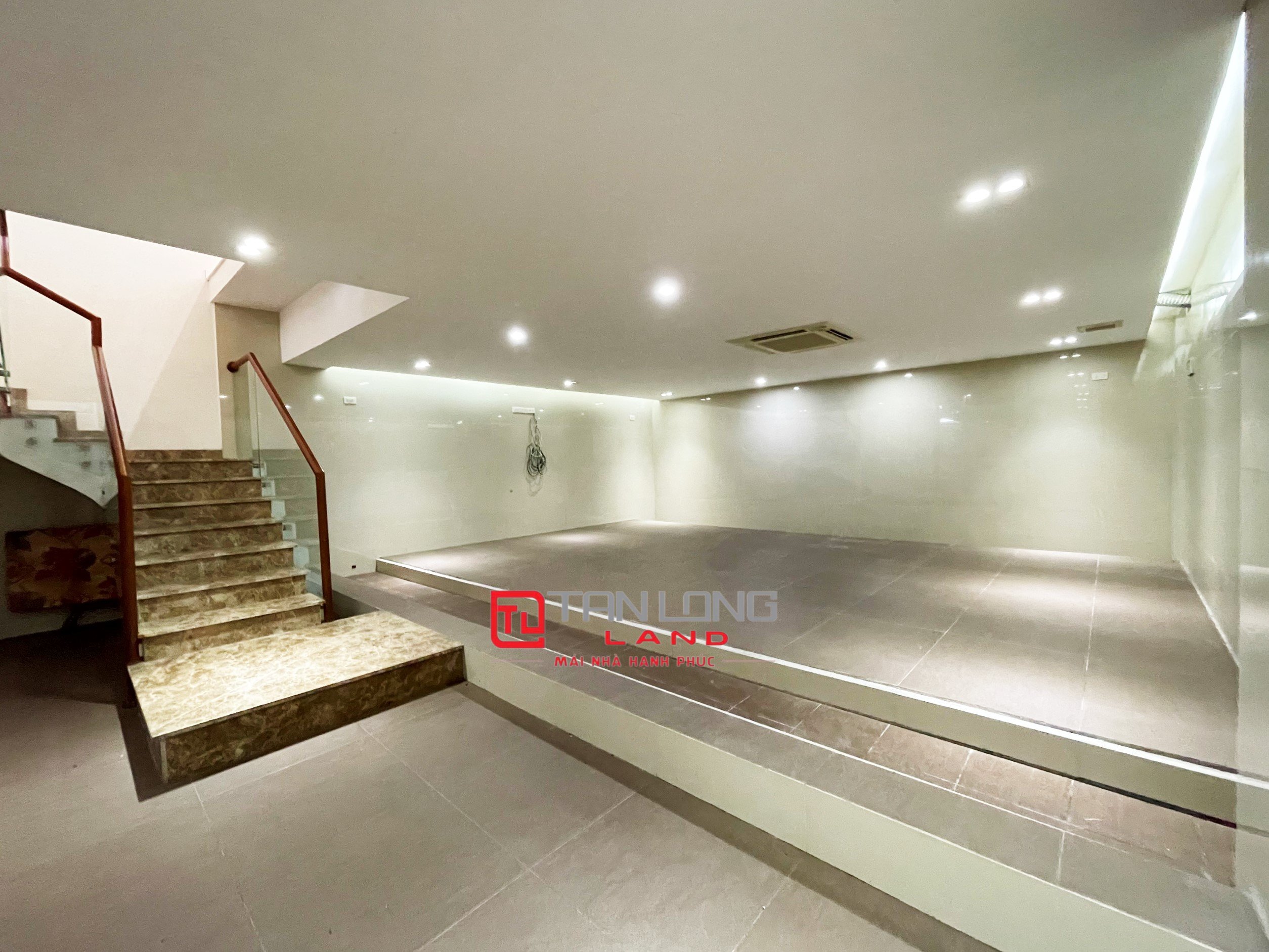 Cho thuê biệt thự không đồ 5 phòng ngủ cạnh BIS School Vinhomes Riverisde 4