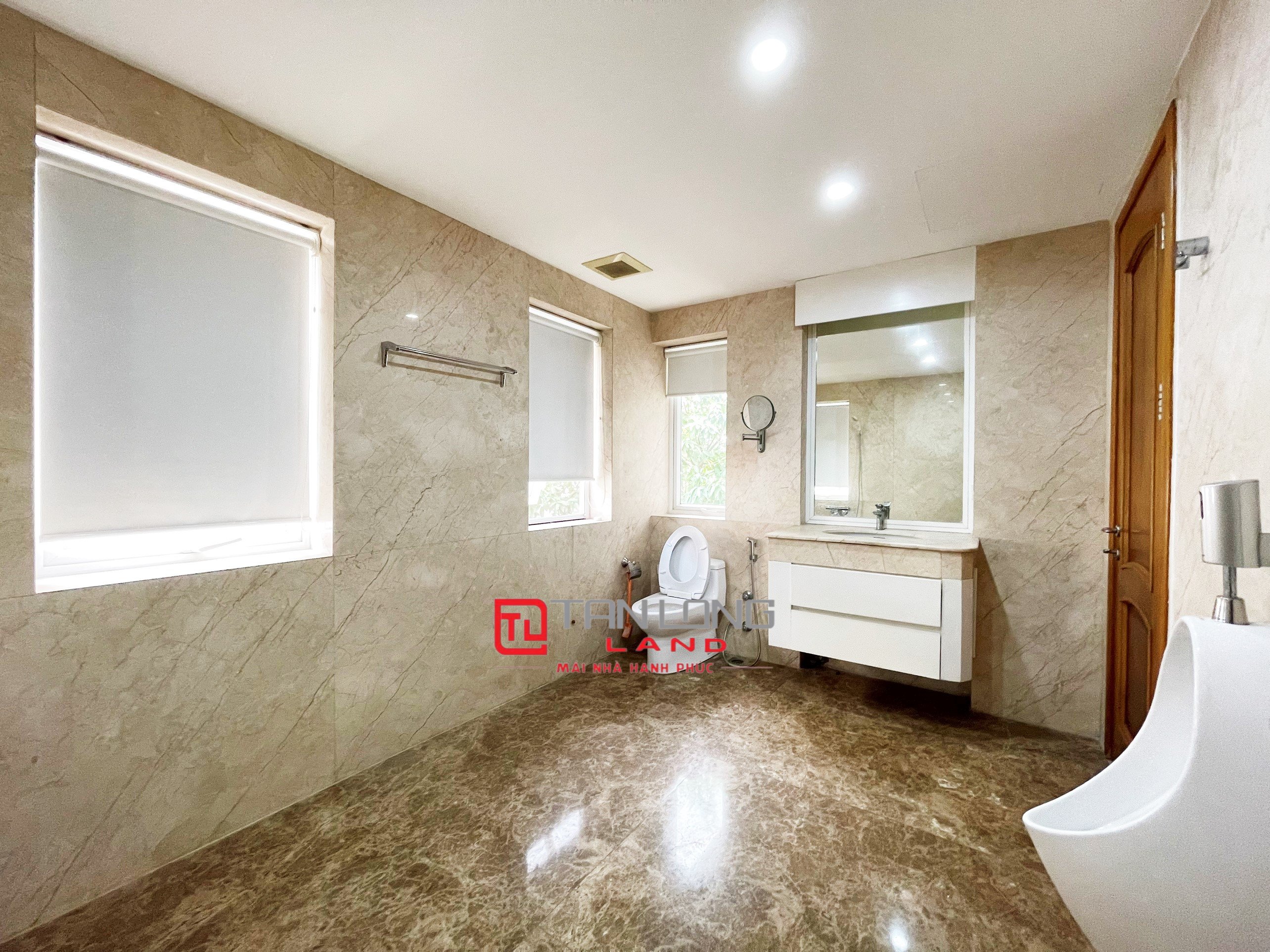 Cho thuê biệt thự không đồ 5 phòng ngủ cạnh BIS School Vinhomes Riverisde 8