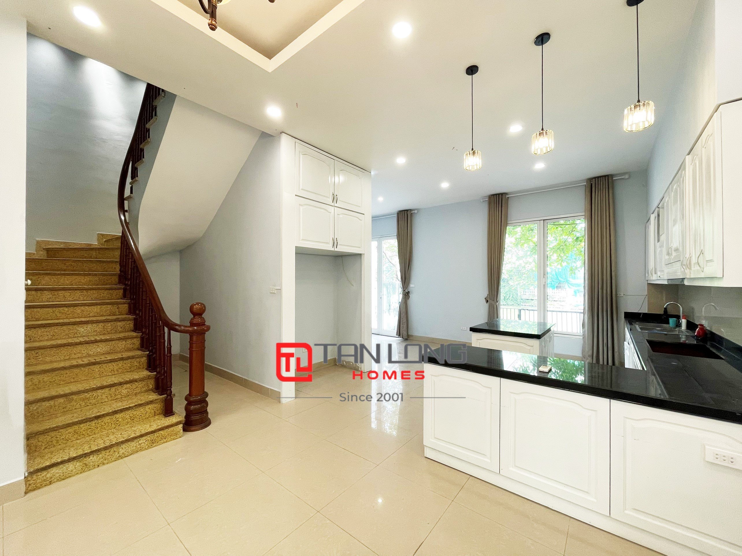Cho thuê biệt thự không đồ Hoa sữa 3 Vinhomes Riverside 2