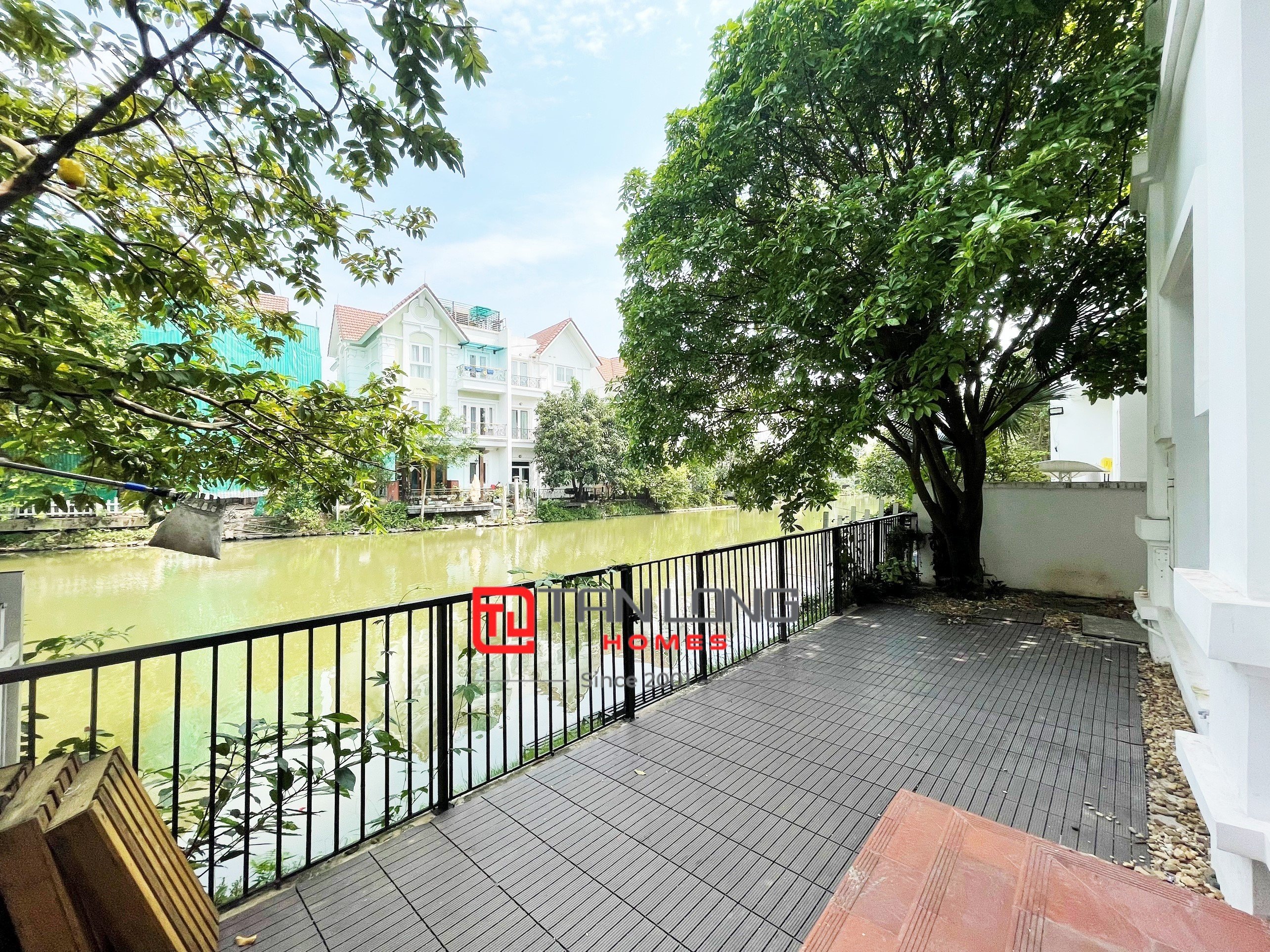 Cho thuê biệt thự không đồ Hoa sữa 3 Vinhomes Riverside 4