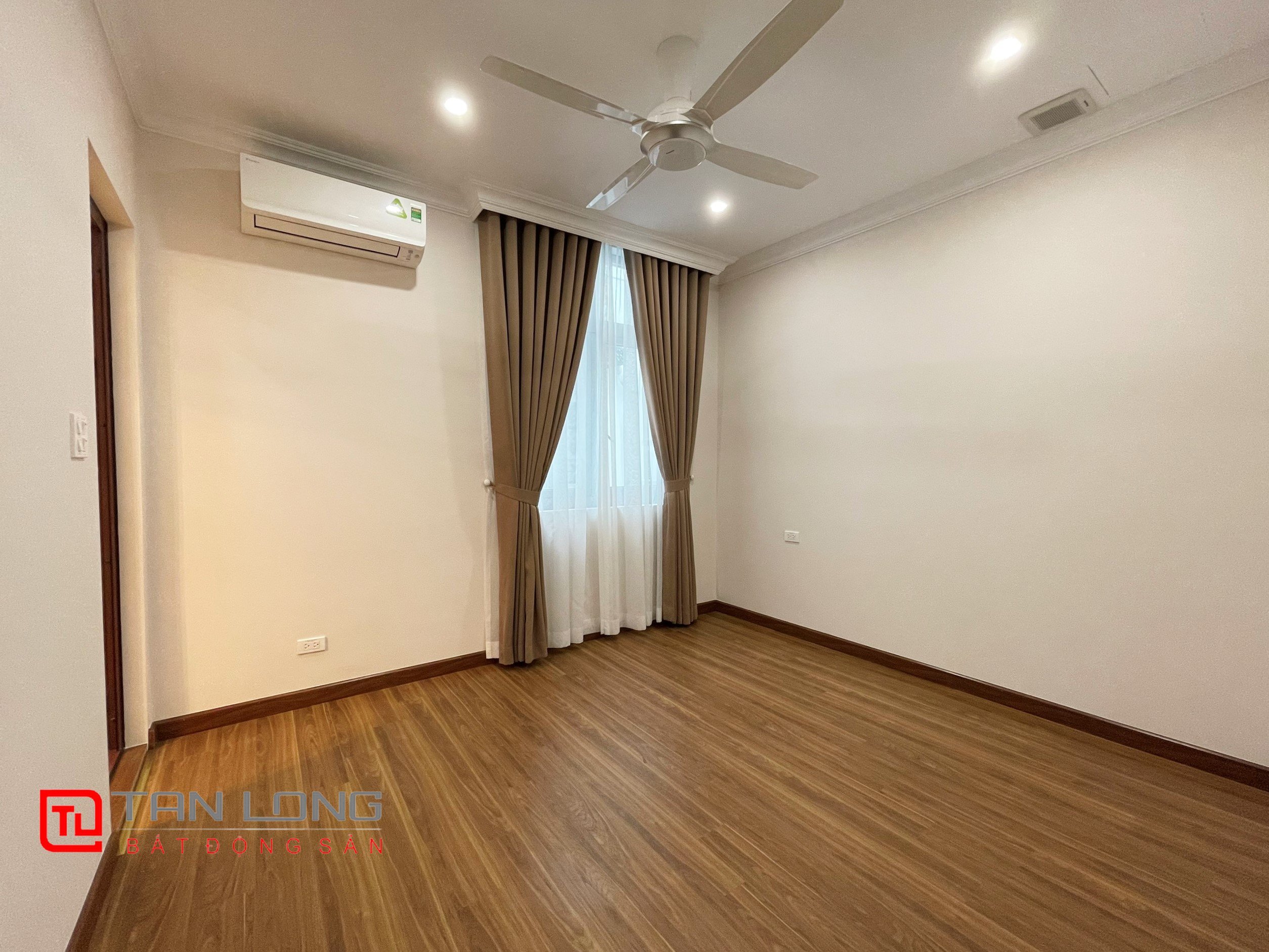 Cho thuê Biệt thự Liền kề có thang máy, 4 phòng ngủ tại Vinhomes The Harmony 11