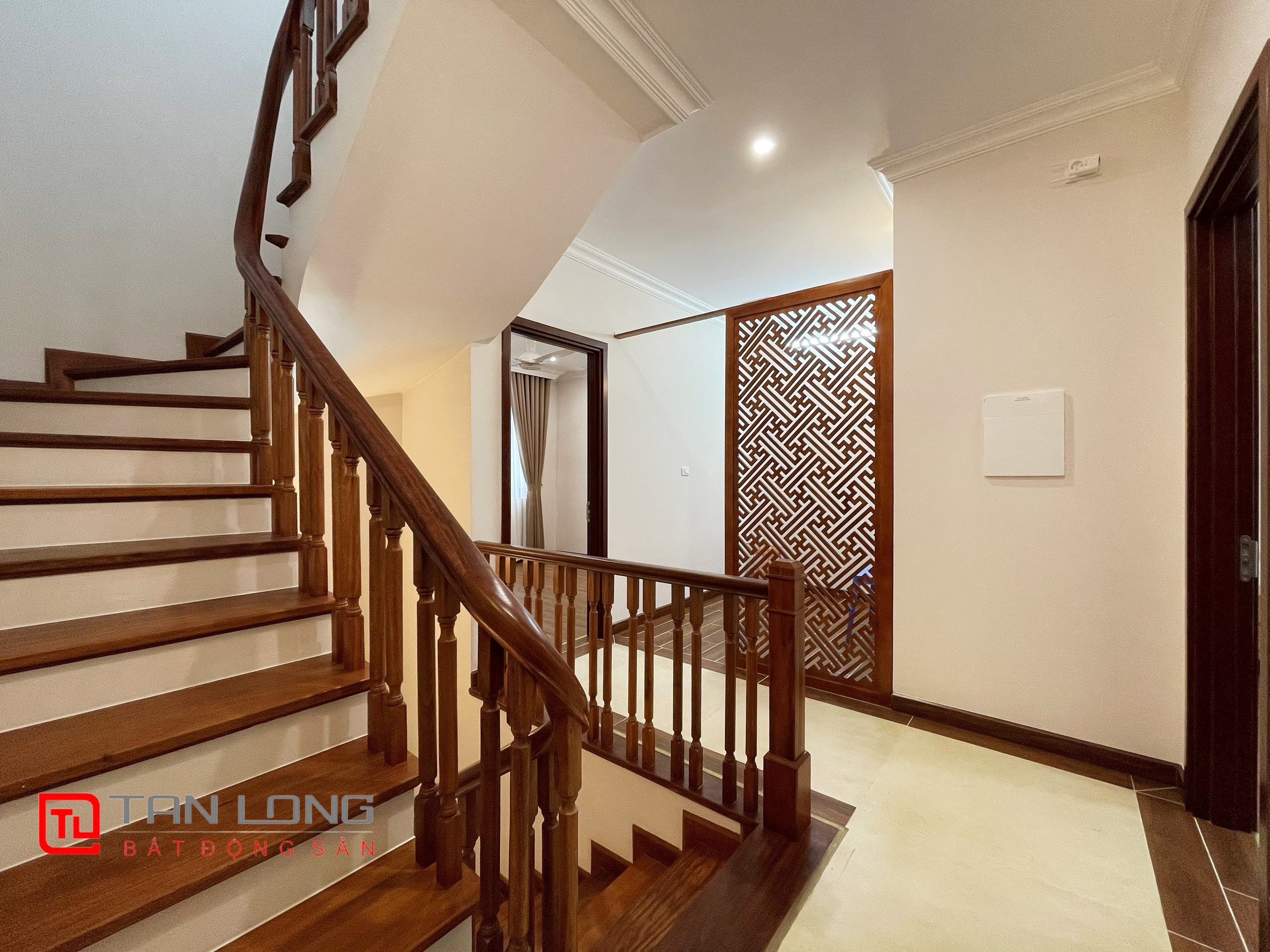 Cho thuê Biệt thự Liền kề có thang máy, 4 phòng ngủ tại Vinhomes The Harmony 12