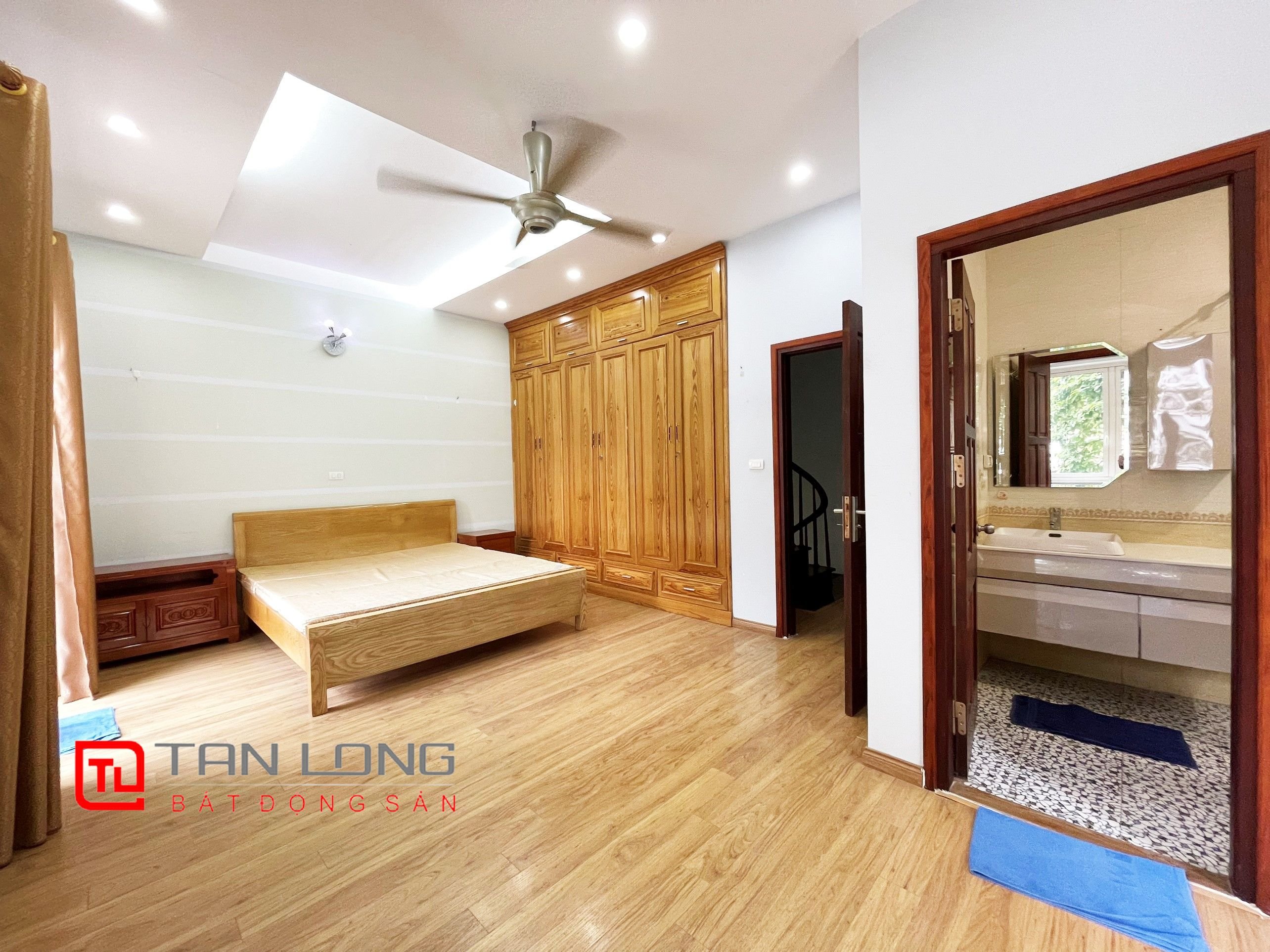 Cho thuê biệt thự mặt đường chính dãy Anh Đào 8 Vinhomes Riverside 5