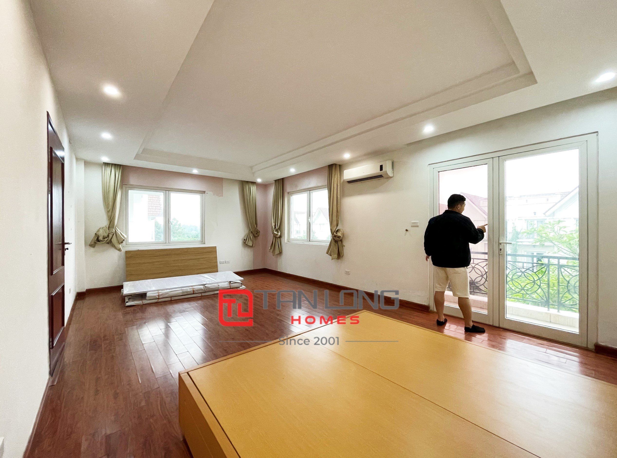 Cho thuê biệt thự mới sơn sửa hướng Đông Nam Hoa Sữa Vinhomes Riverside 10
