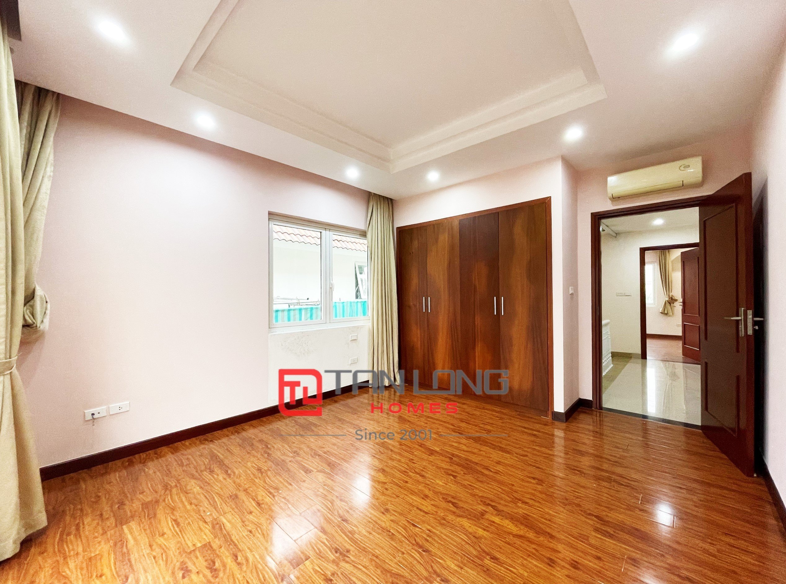Cho thuê biệt thự mới sơn sửa hướng Đông Nam Hoa Sữa Vinhomes Riverside 12