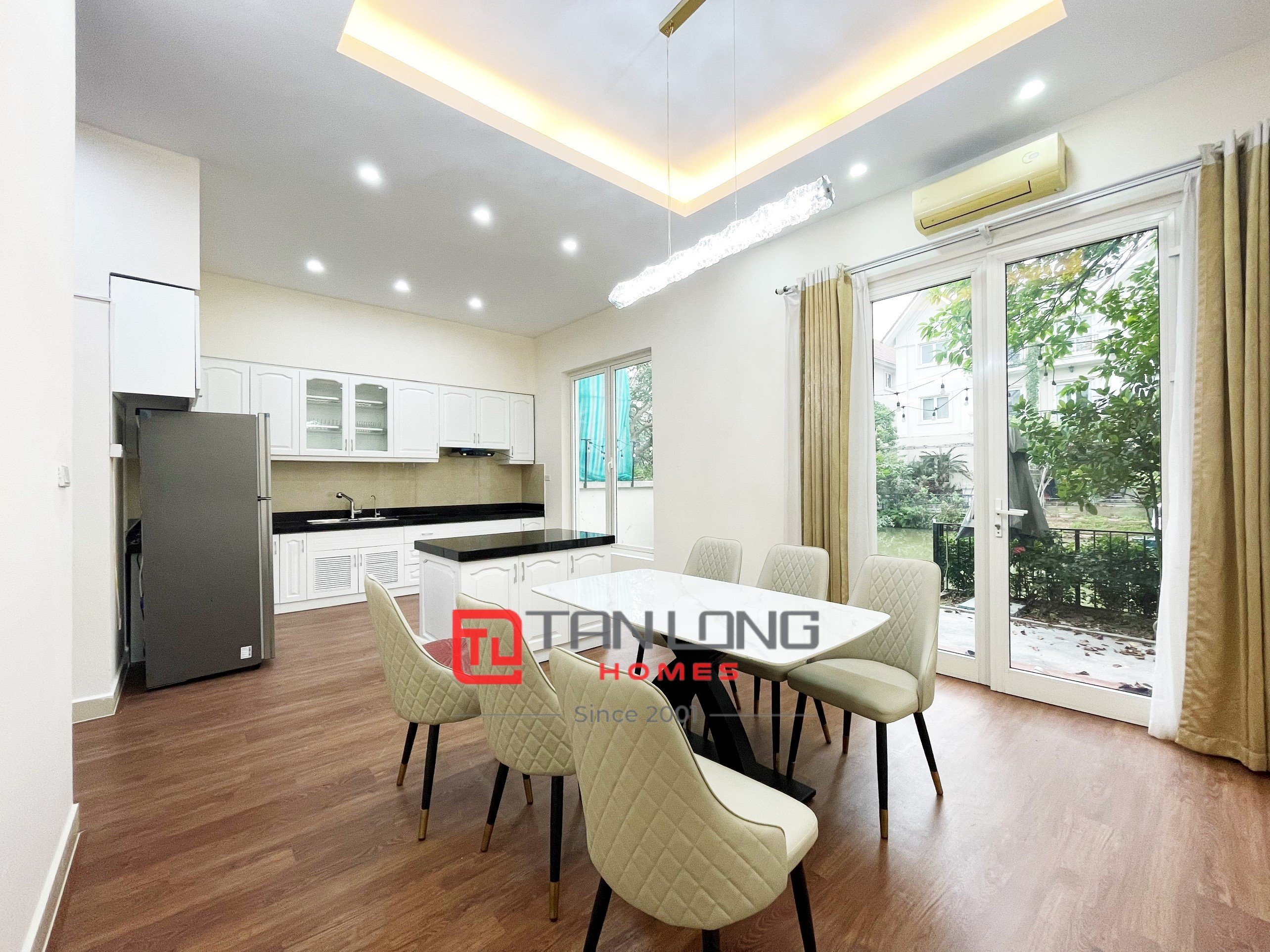 Cho thuê biệt thự mới sơn sửa hướng Đông Nam Hoa Sữa Vinhomes Riverside 3