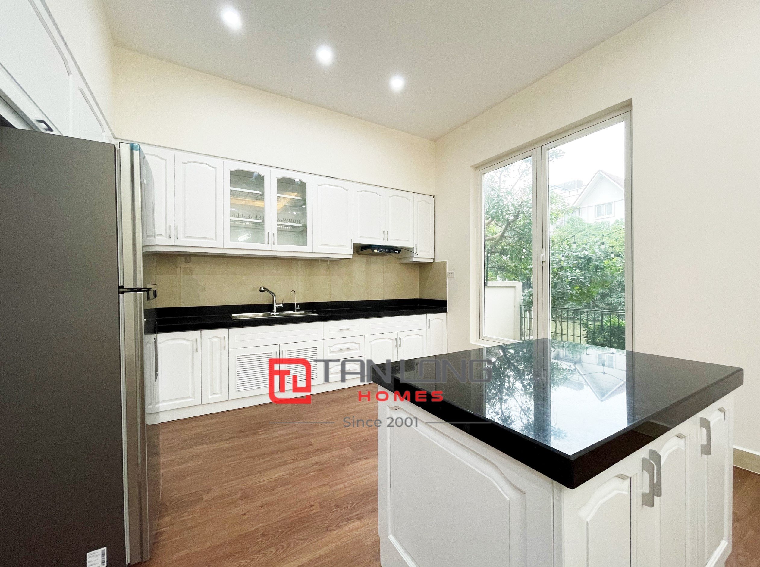 Cho thuê biệt thự mới sơn sửa hướng Đông Nam Hoa Sữa Vinhomes Riverside 4