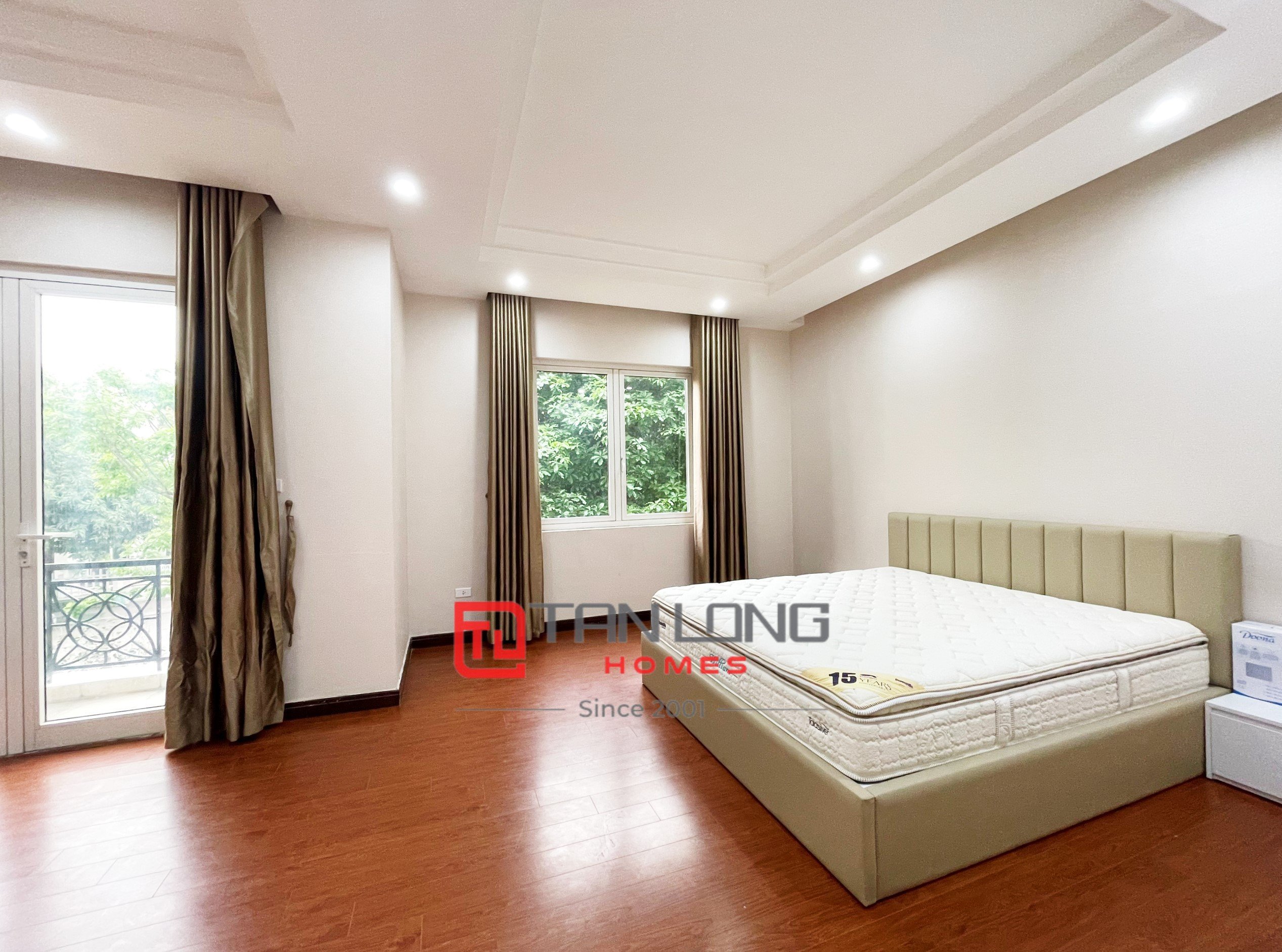 Cho thuê biệt thự mới sơn sửa hướng Đông Nam Hoa Sữa Vinhomes Riverside 6