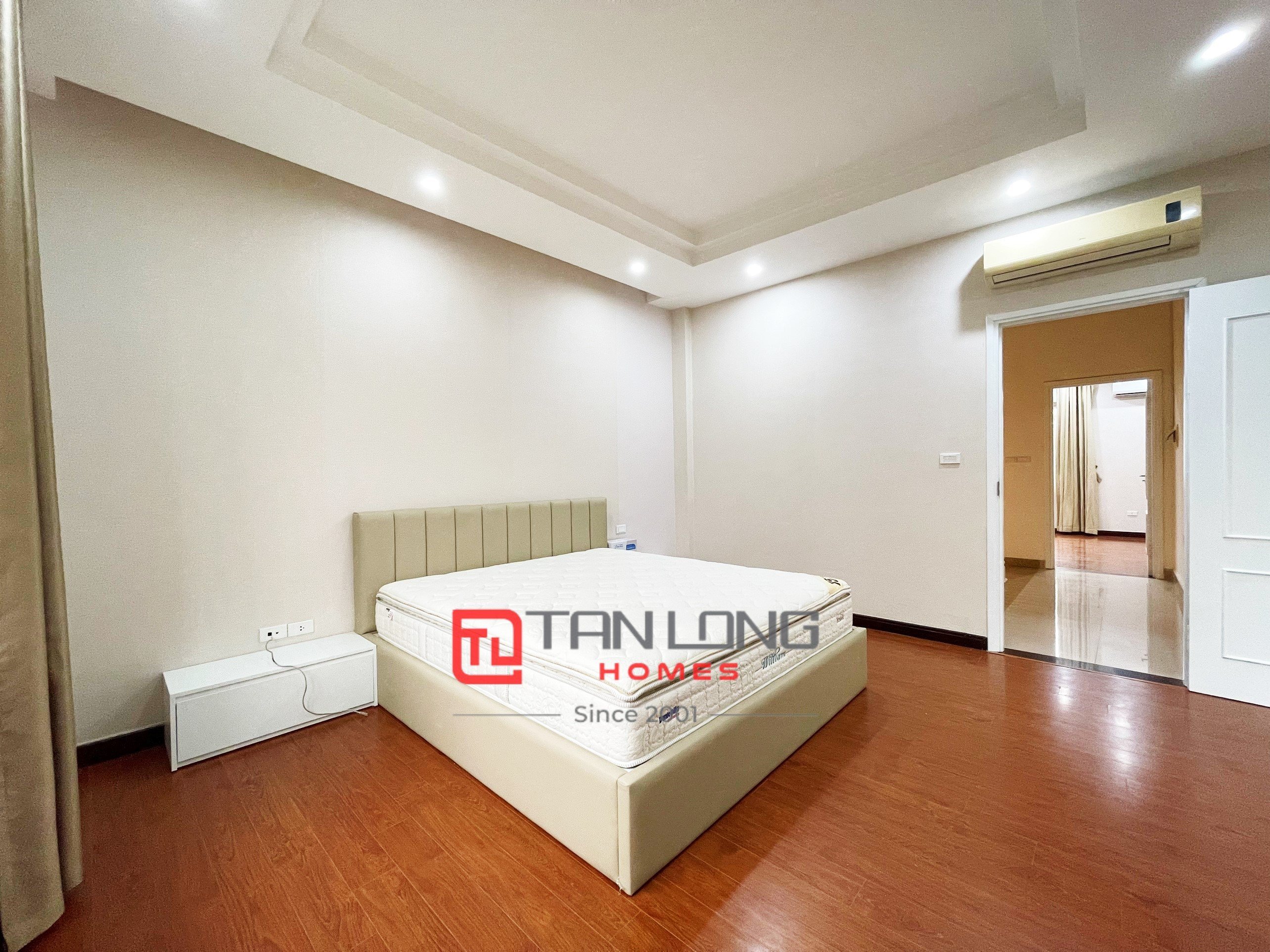 Cho thuê biệt thự mới sơn sửa hướng Đông Nam Hoa Sữa Vinhomes Riverside 7