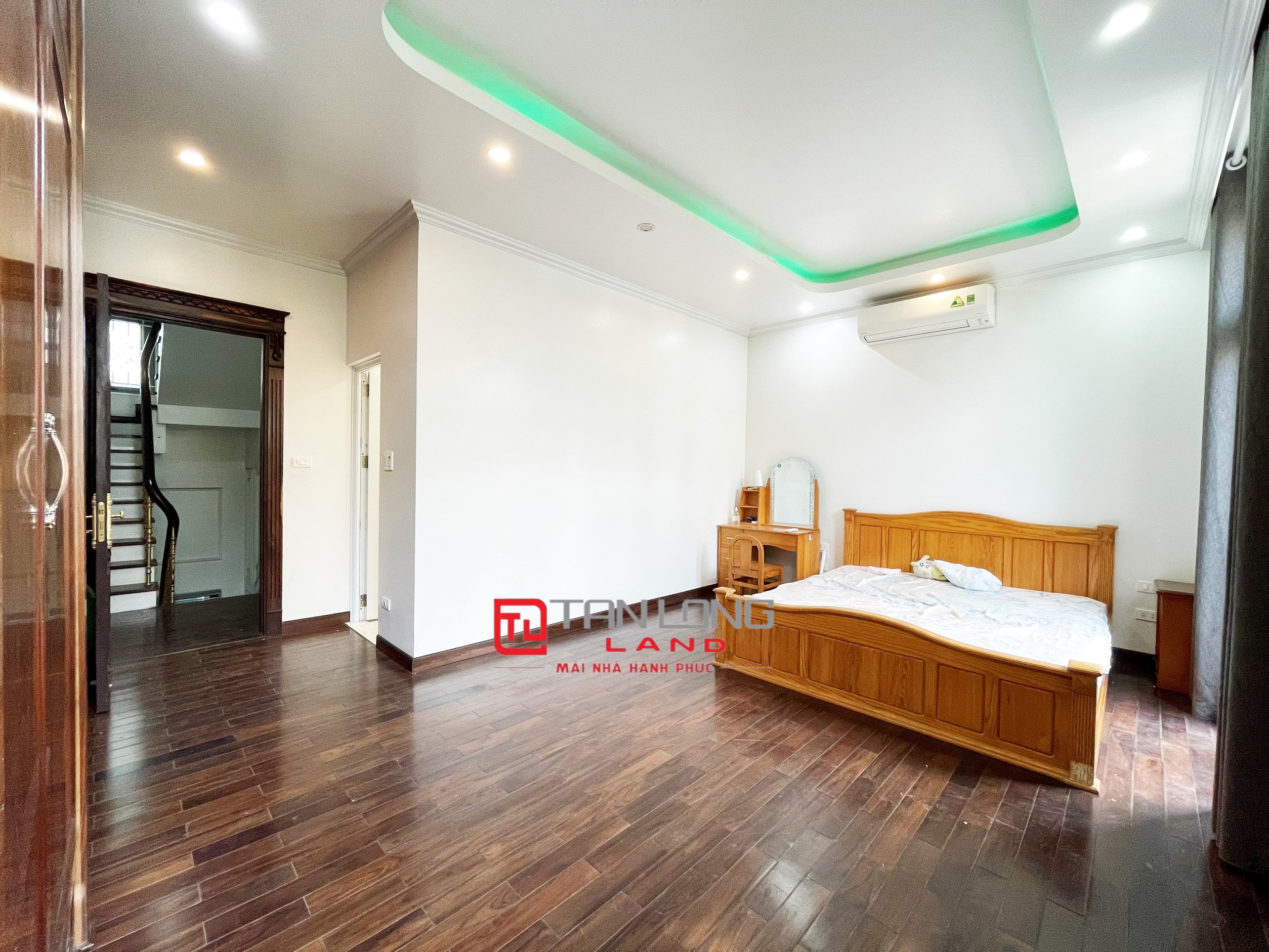 Cho thuê biệt thự Nguyệt Quế gần hồ điều hoà giá rẻ tại Vinhomes The Harmony 4