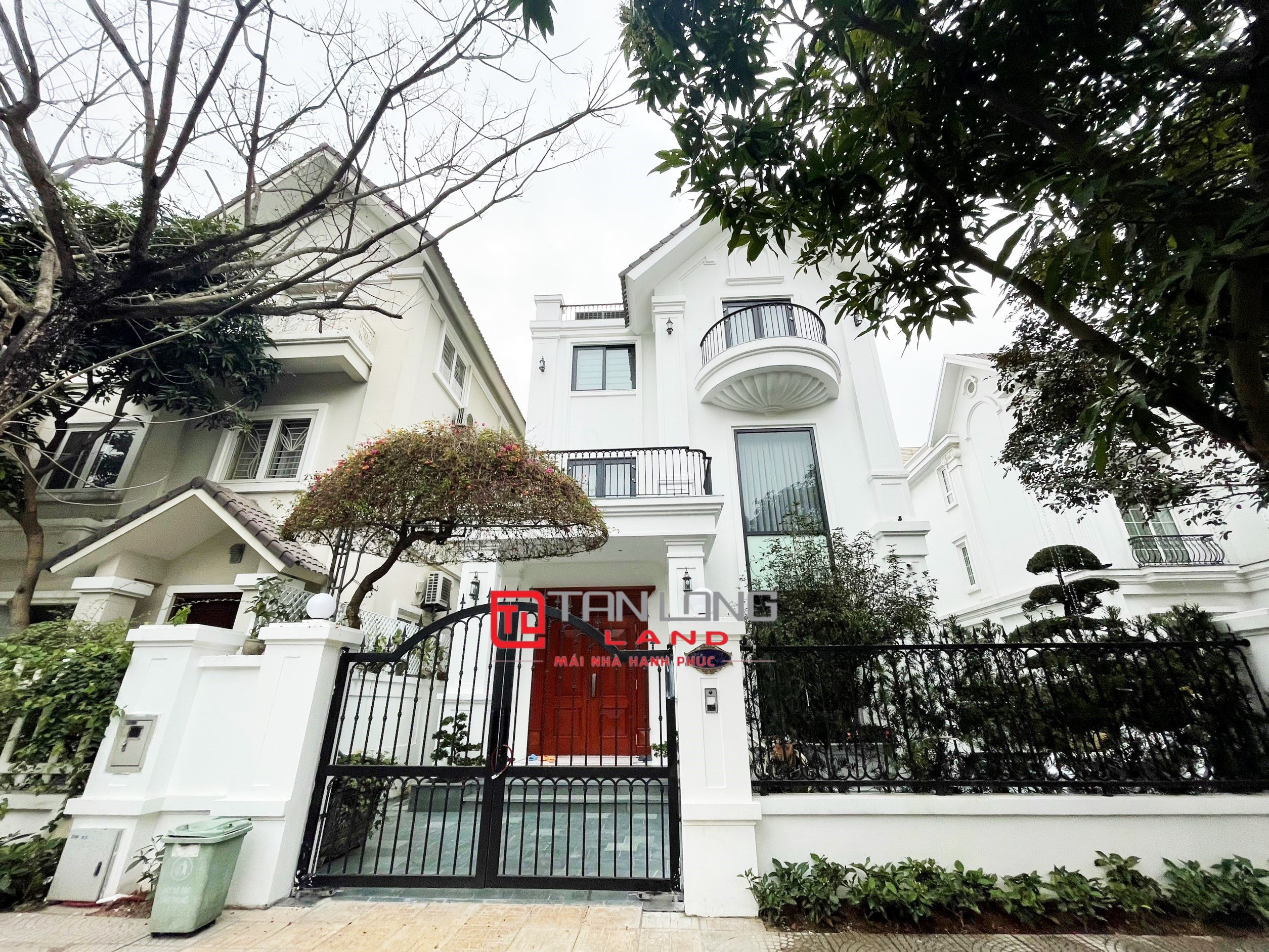 Cho thuê biệt thự nội thất cao cấp dãy Anh Đào Vinhomes Riverside 1