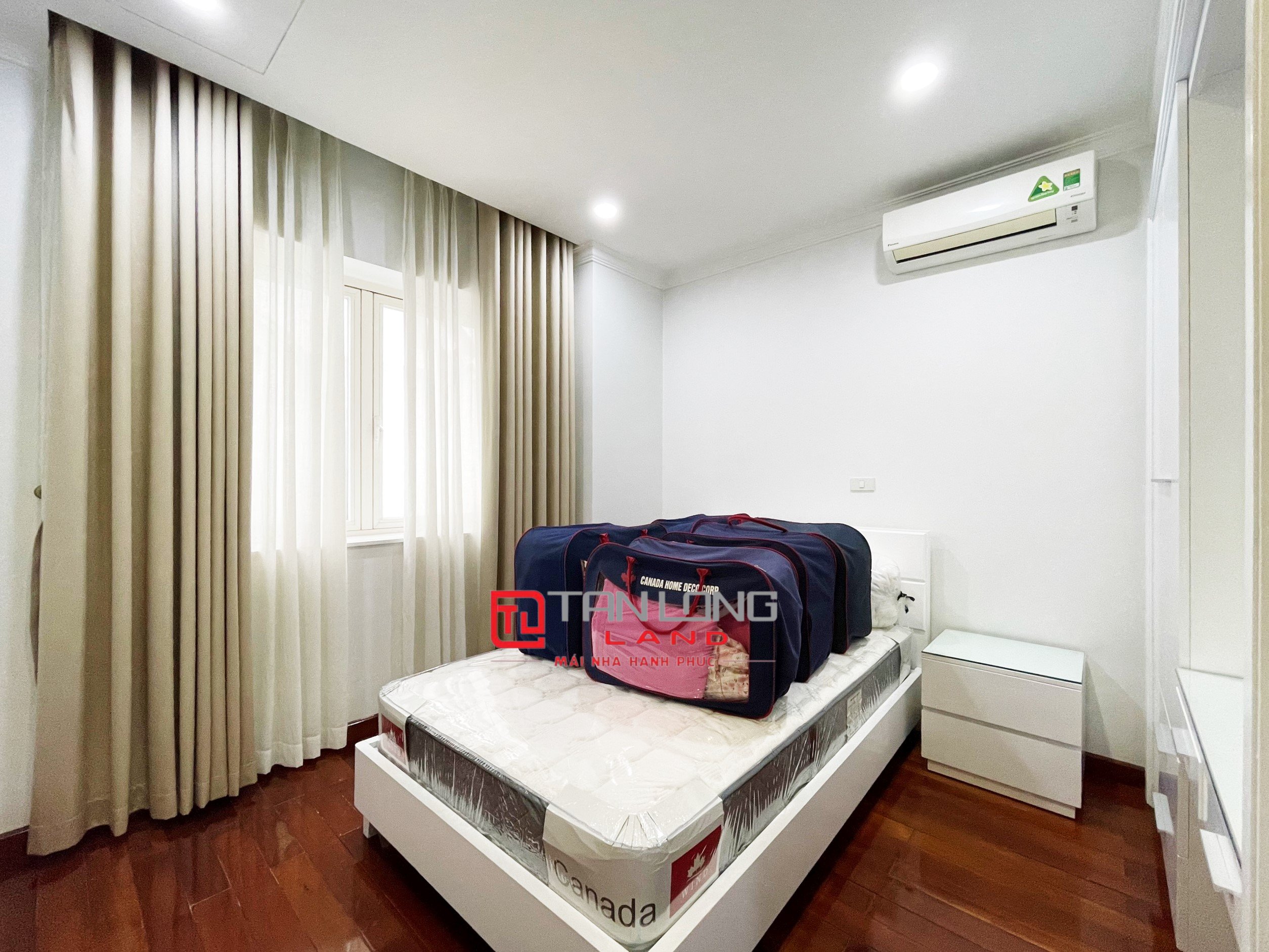 Cho thuê biệt thự nội thất cao cấp dãy Anh Đào Vinhomes Riverside 12