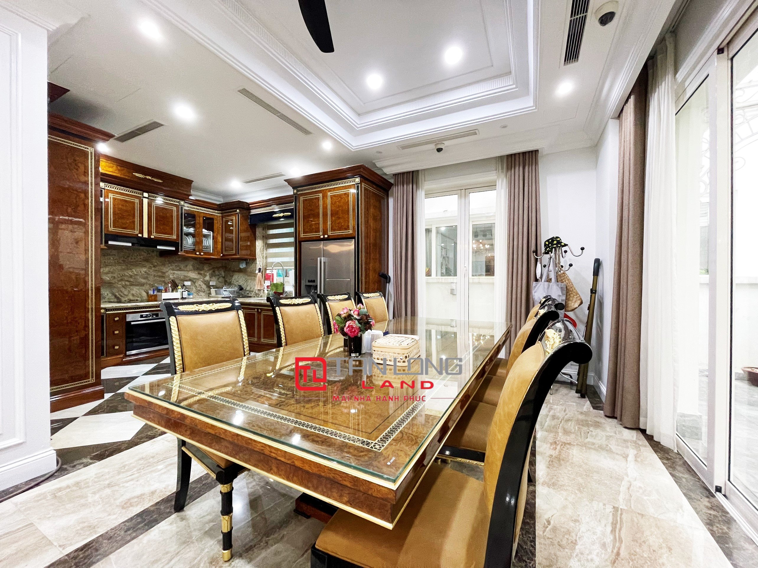 Cho thuê biệt thự nội thất cao cấp dãy Anh Đào Vinhomes Riverside 4