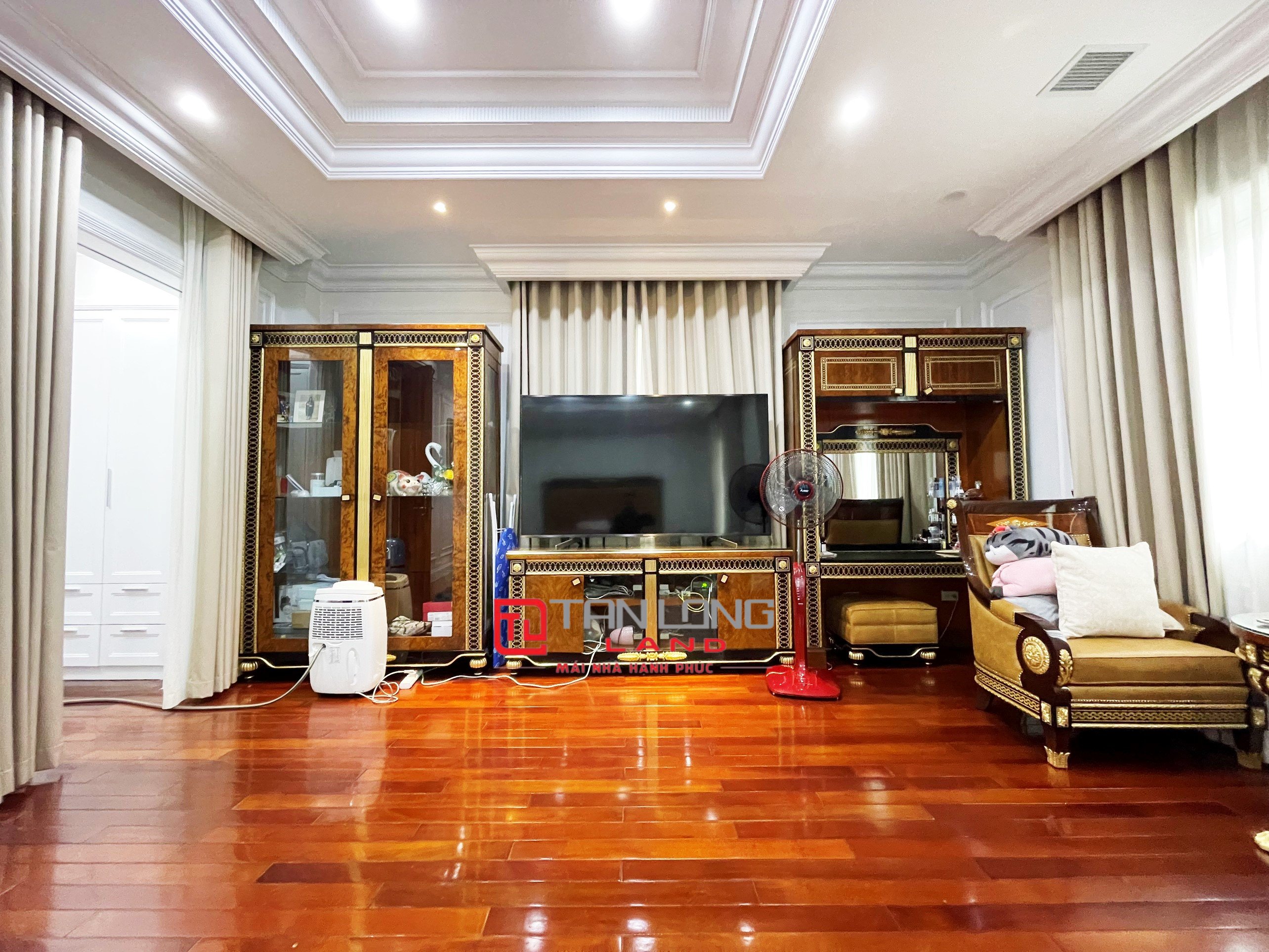 Cho thuê biệt thự nội thất cao cấp dãy Anh Đào Vinhomes Riverside 8