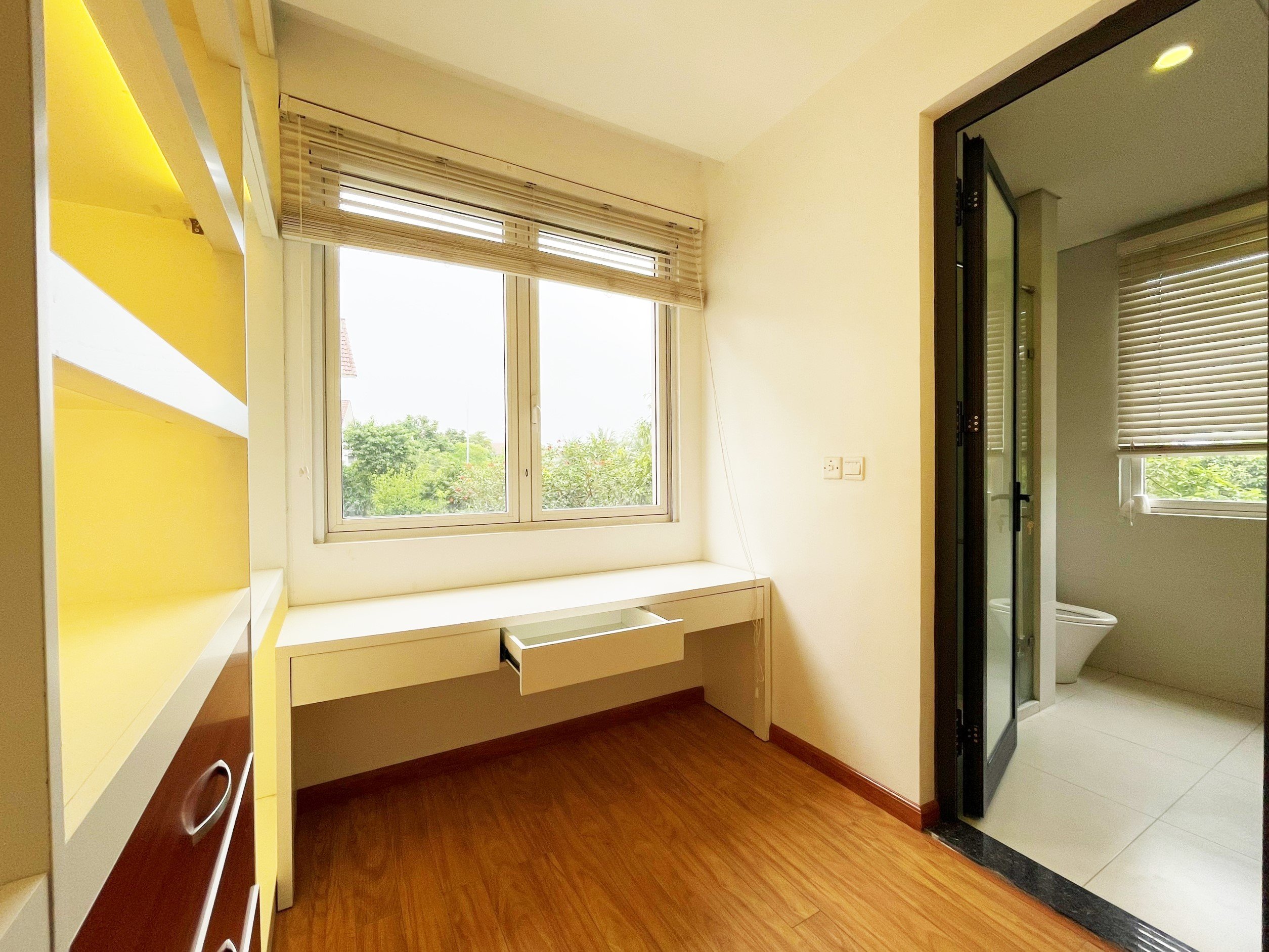 Cho thuê biệt thự sân view công viên sông sau nhà Vinhomes Riverside 12