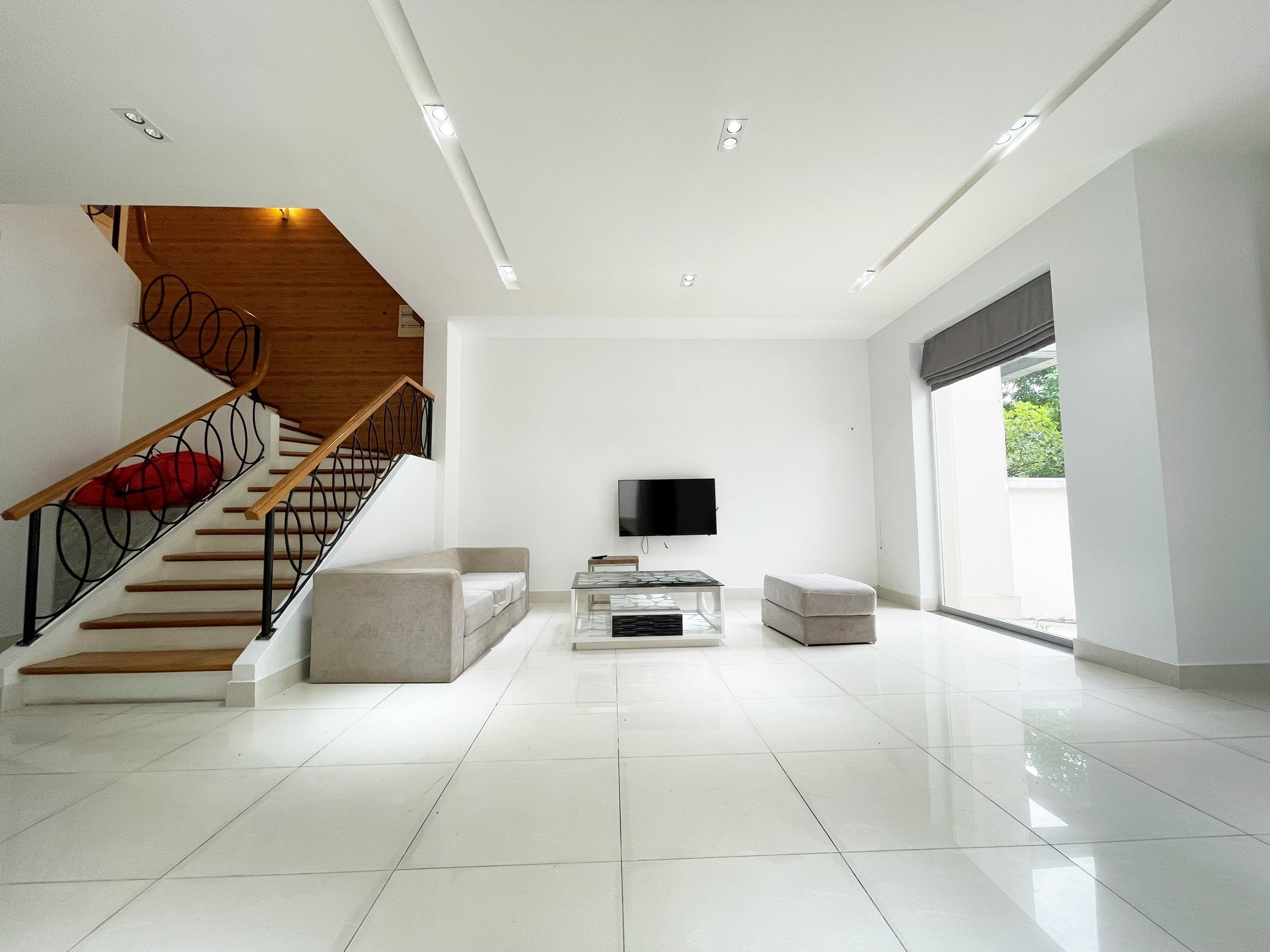 Cho thuê biệt thự sân view công viên sông sau nhà Vinhomes Riverside 2