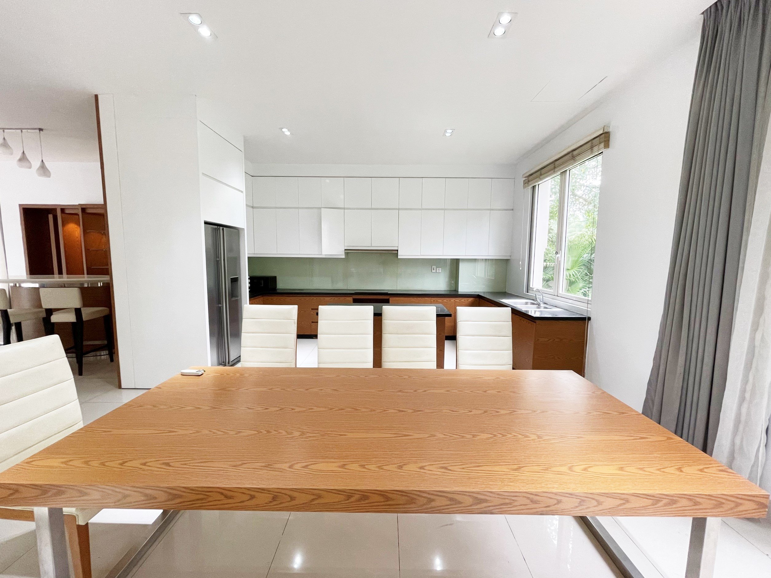 Cho thuê biệt thự sân view công viên sông sau nhà Vinhomes Riverside 5