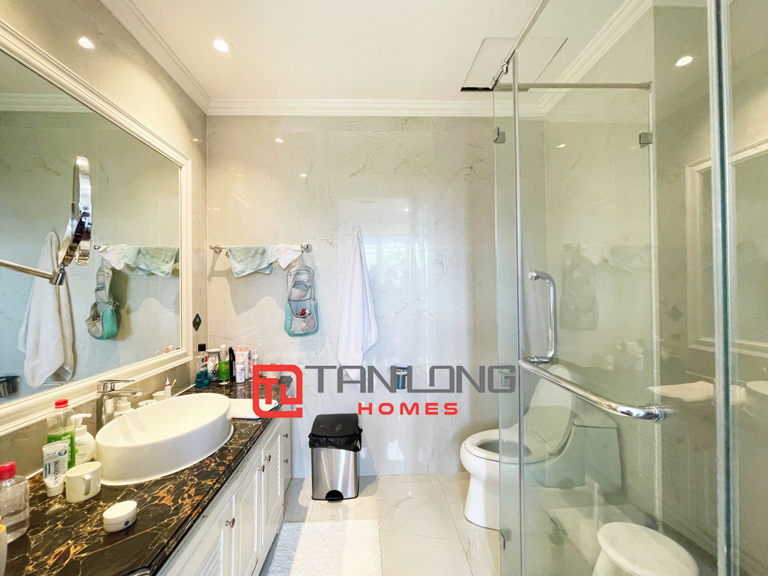Cho thuê Biệt thự sân vườn 4 phòng ngủ gần trường quốc tế BIS tại Vinhomes Riverside 10