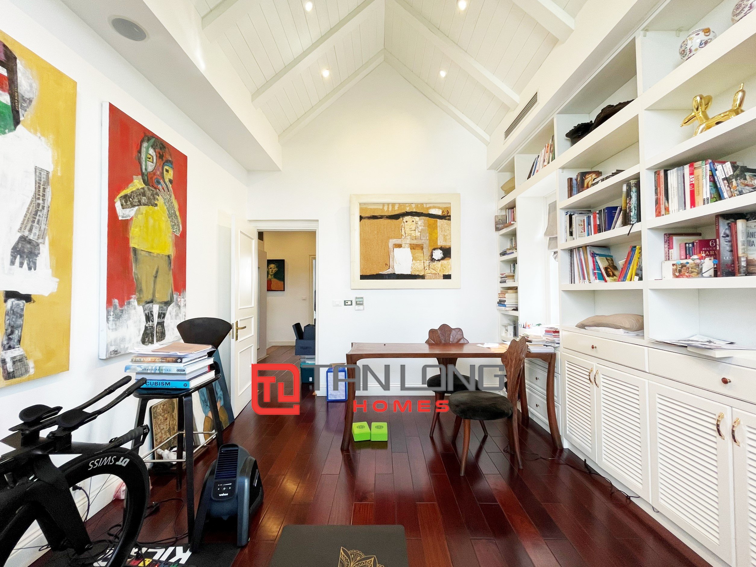 Cho thuê Biệt thự sân vườn 4 phòng ngủ gần trường quốc tế BIS tại Vinhomes Riverside 15